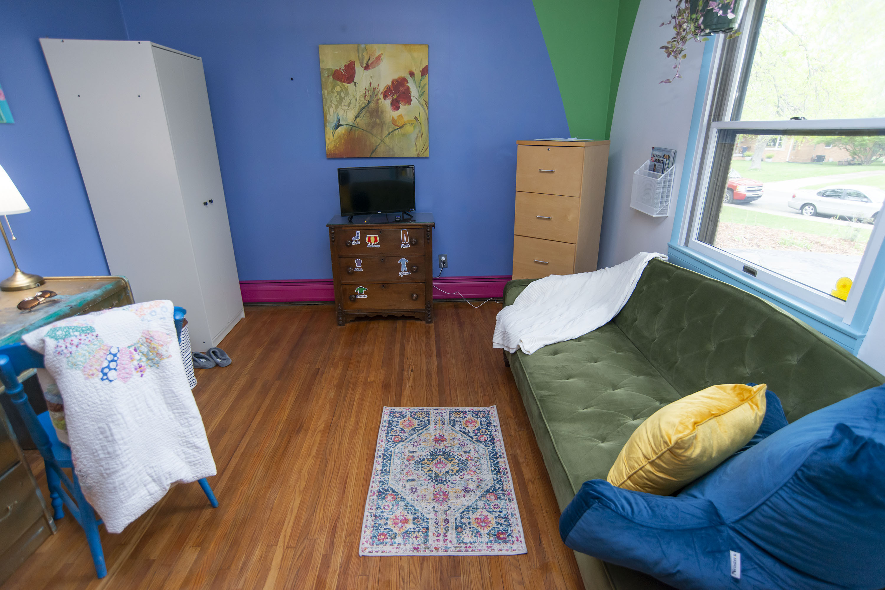 1041 N Bolton