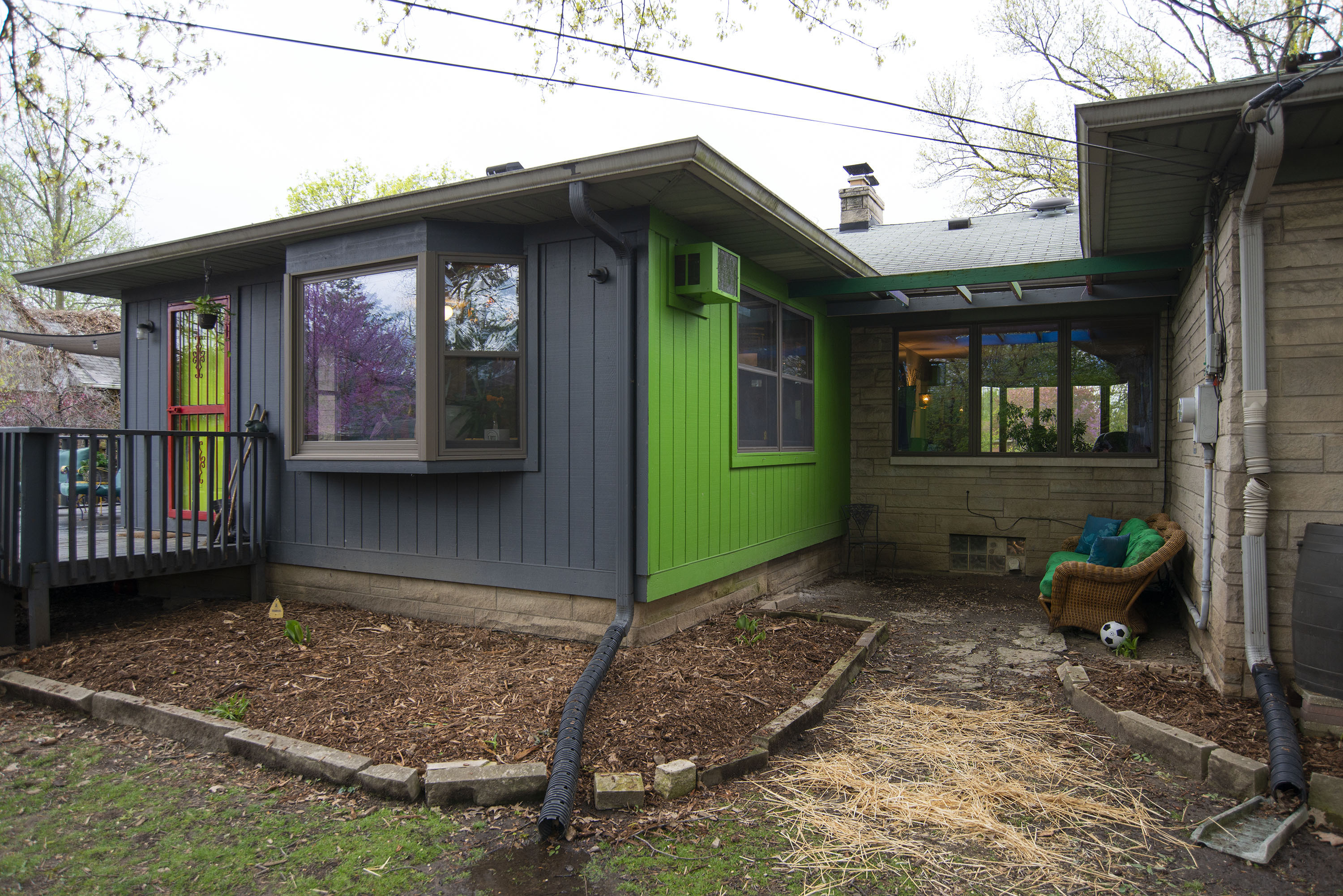 1041 N Bolton