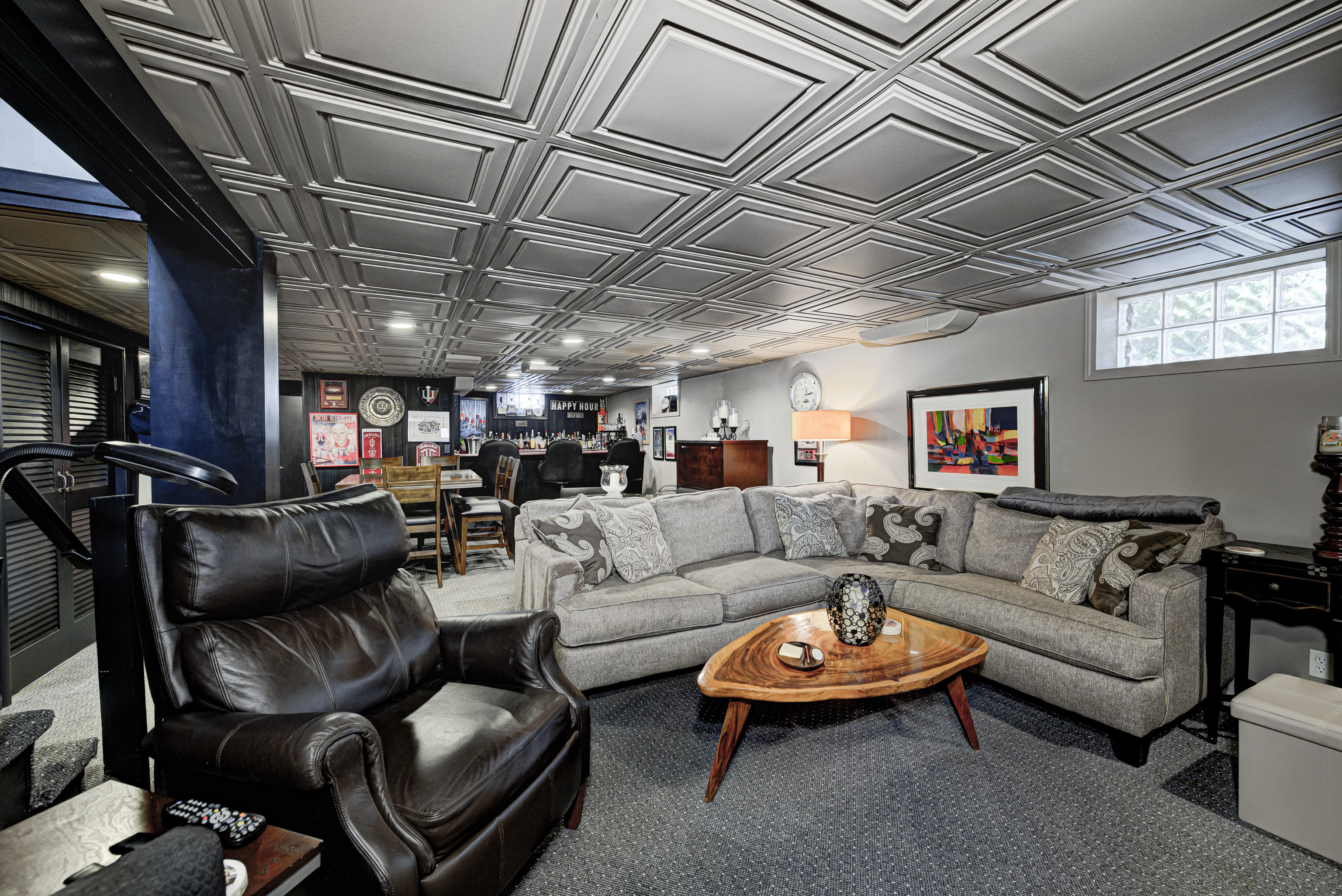 7035 N Broadway Street