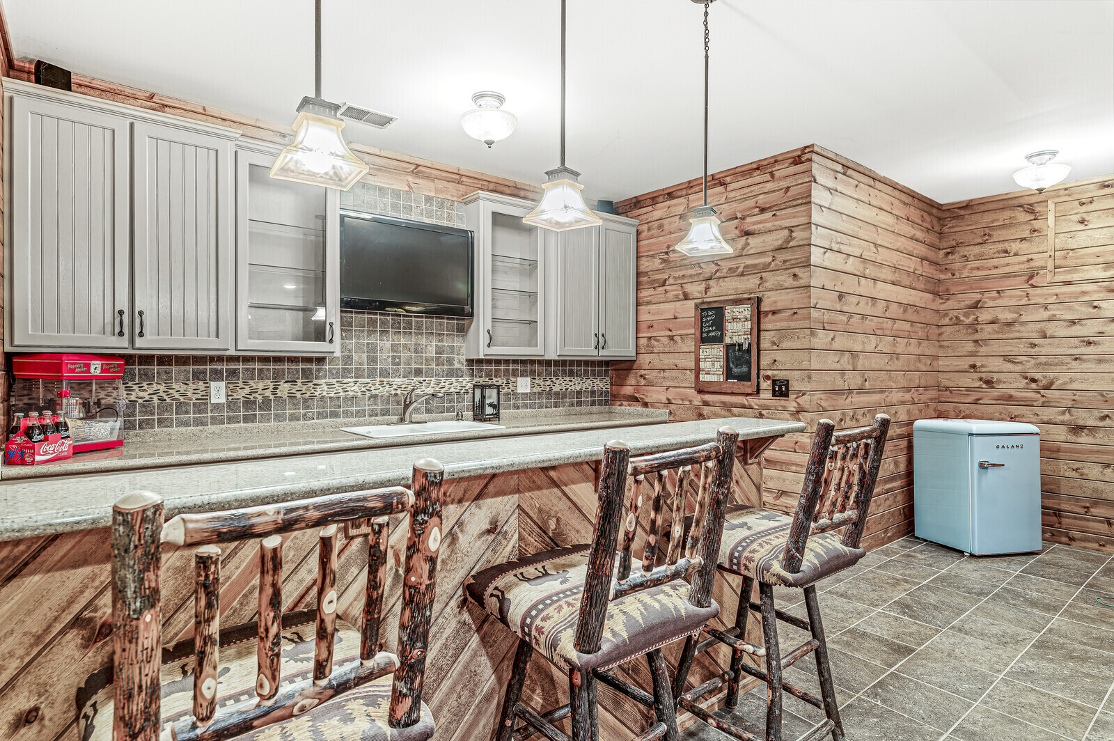 7437 Oakland Hills Court