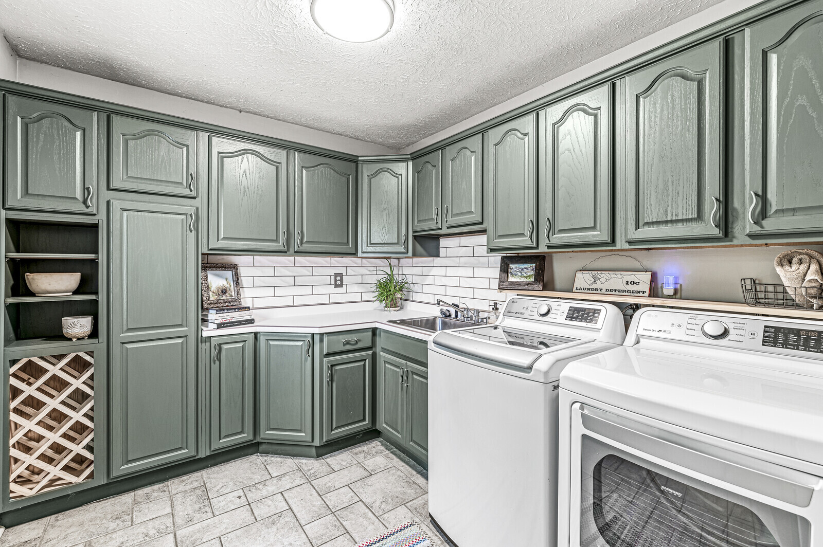 7437 Oakland Hills Court