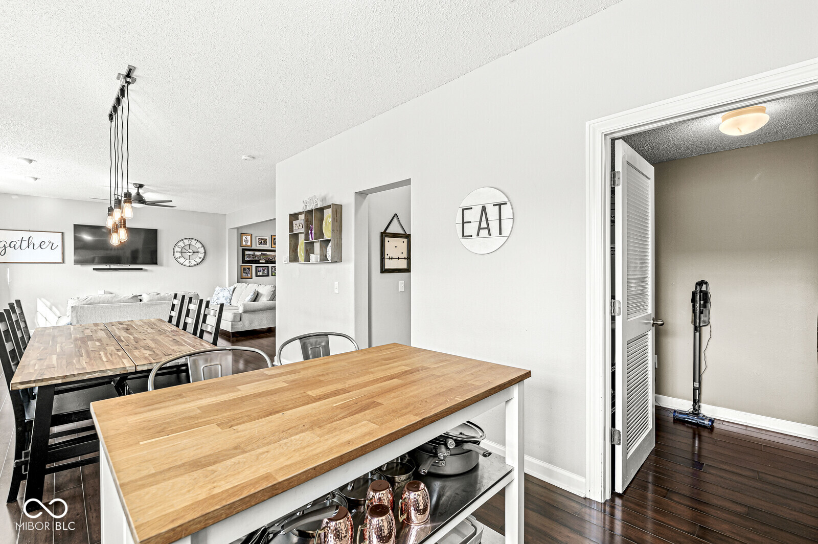 4245 Amesbury Place