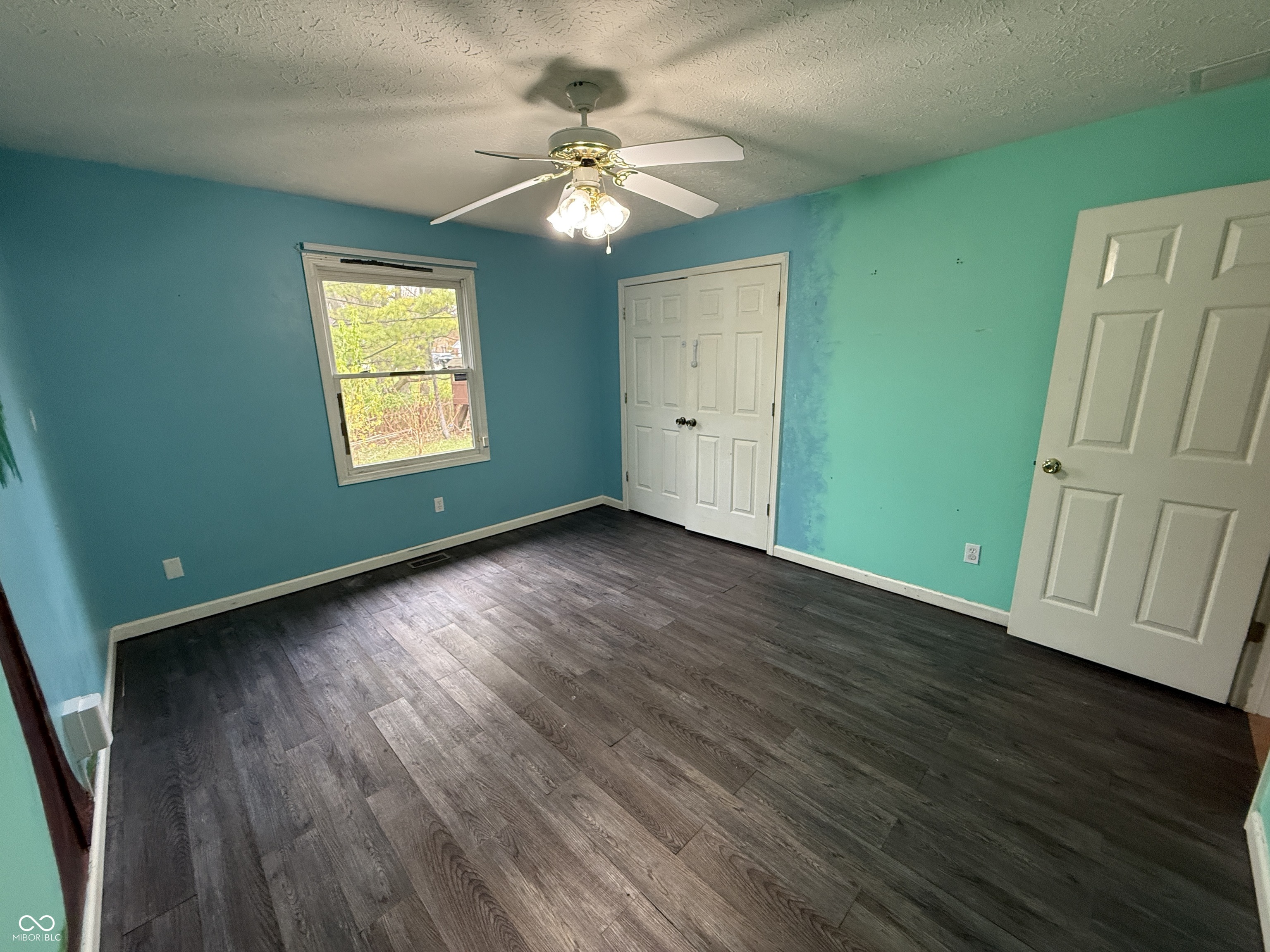 100 W Hillsboro Drive