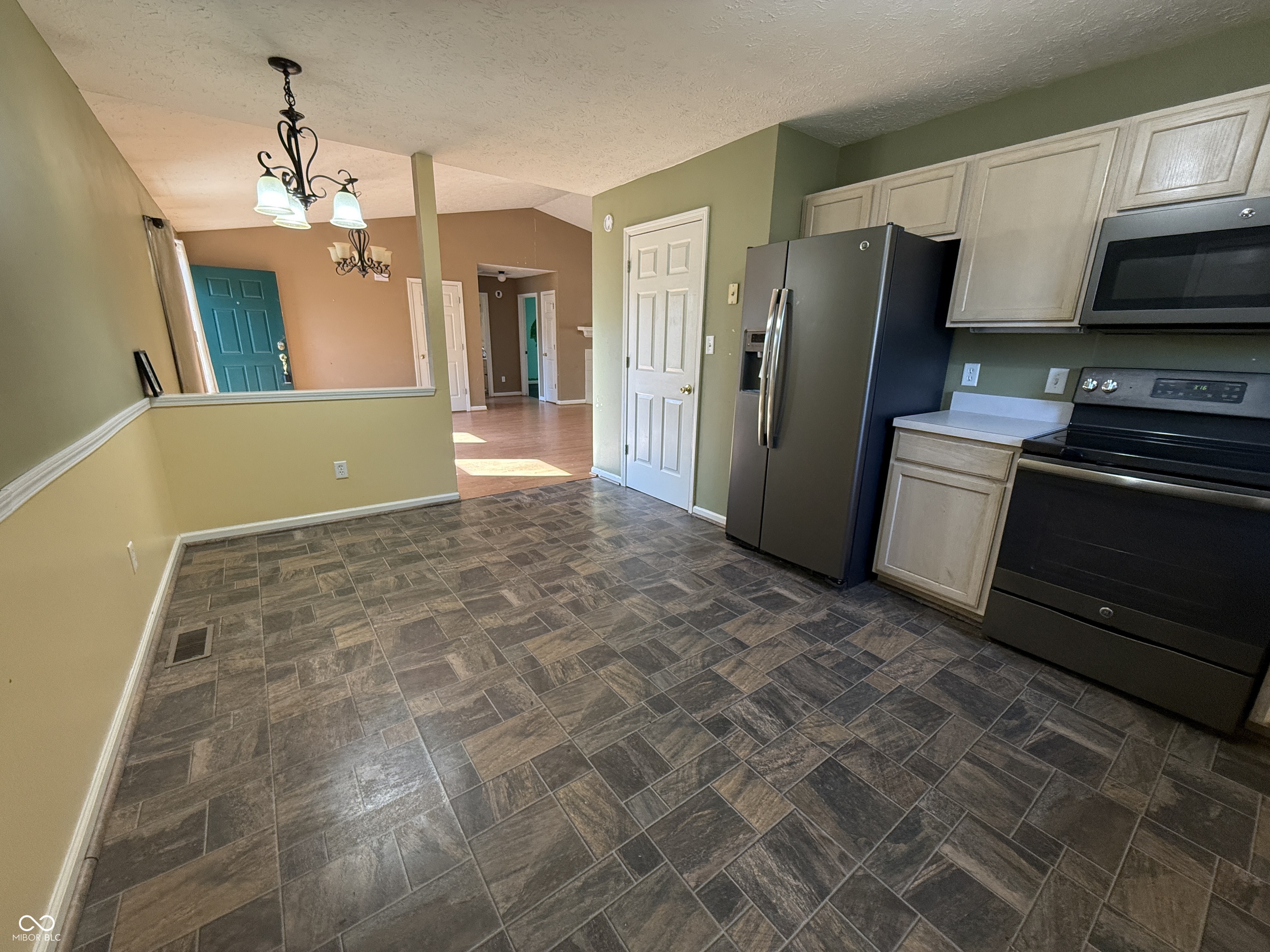100 W Hillsboro Drive