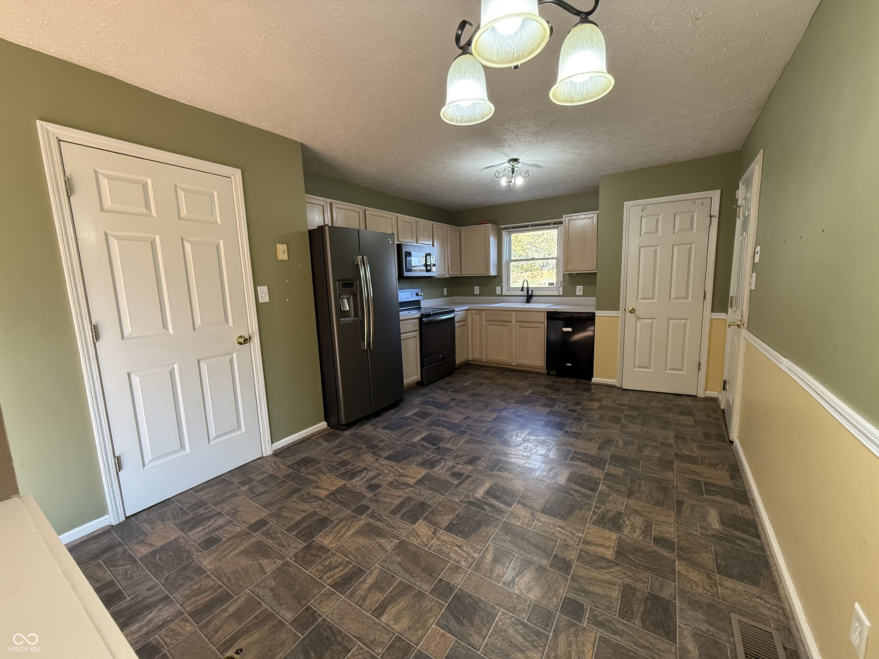 100 W Hillsboro Drive