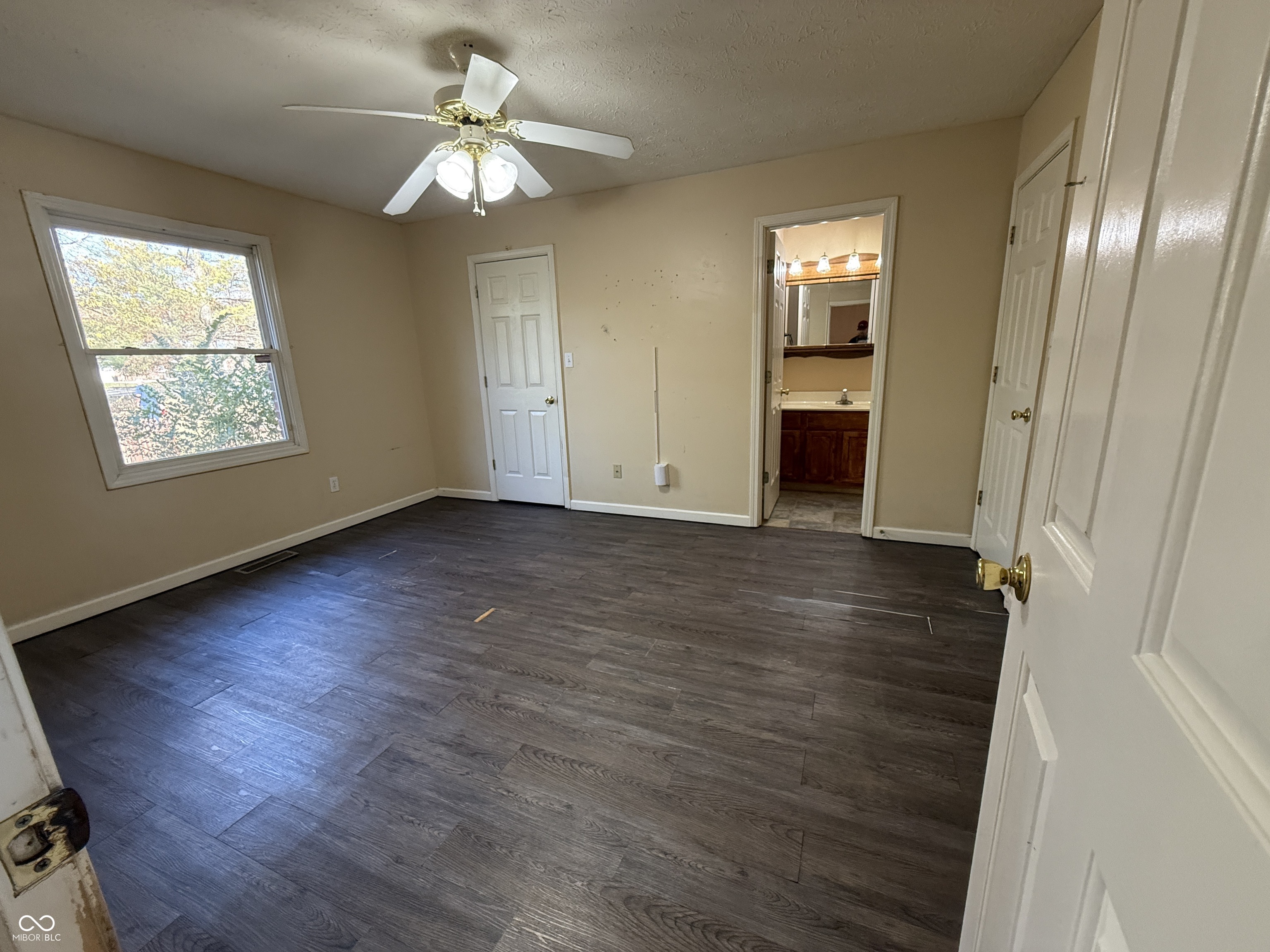100 W Hillsboro Drive