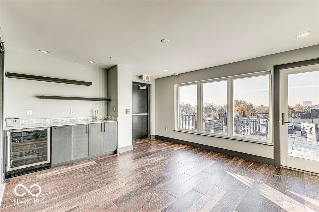 319 E 16th Street E Unit: 201