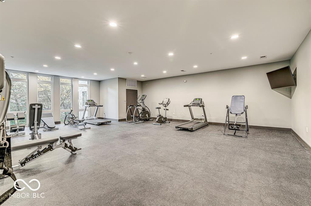 319 E 16th Street E Unit: 201