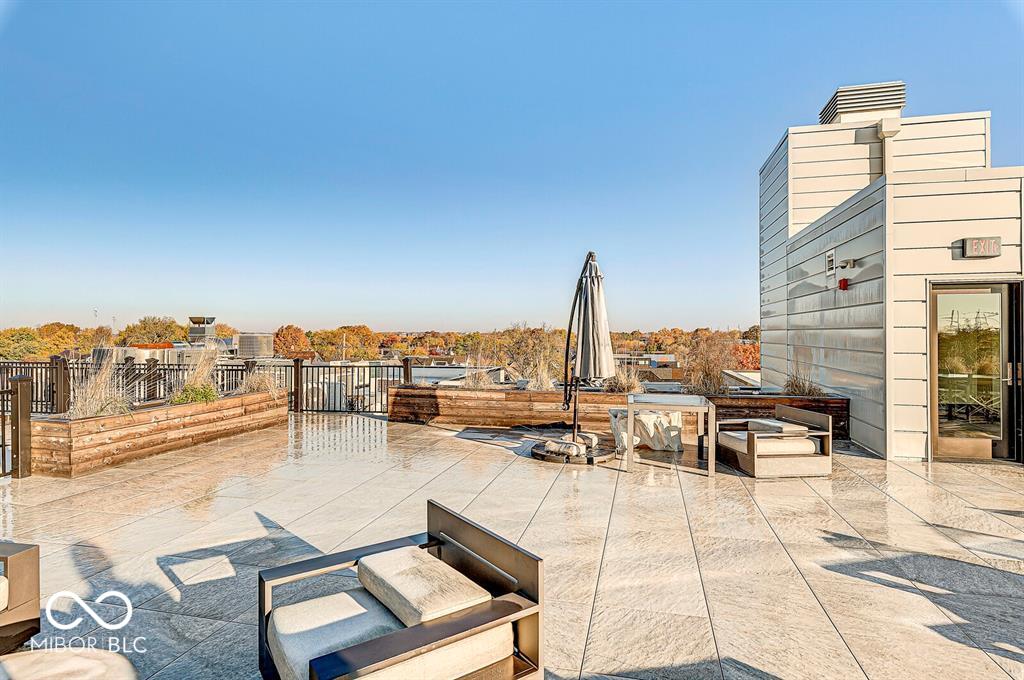 319 E 16th Street E Unit: 201