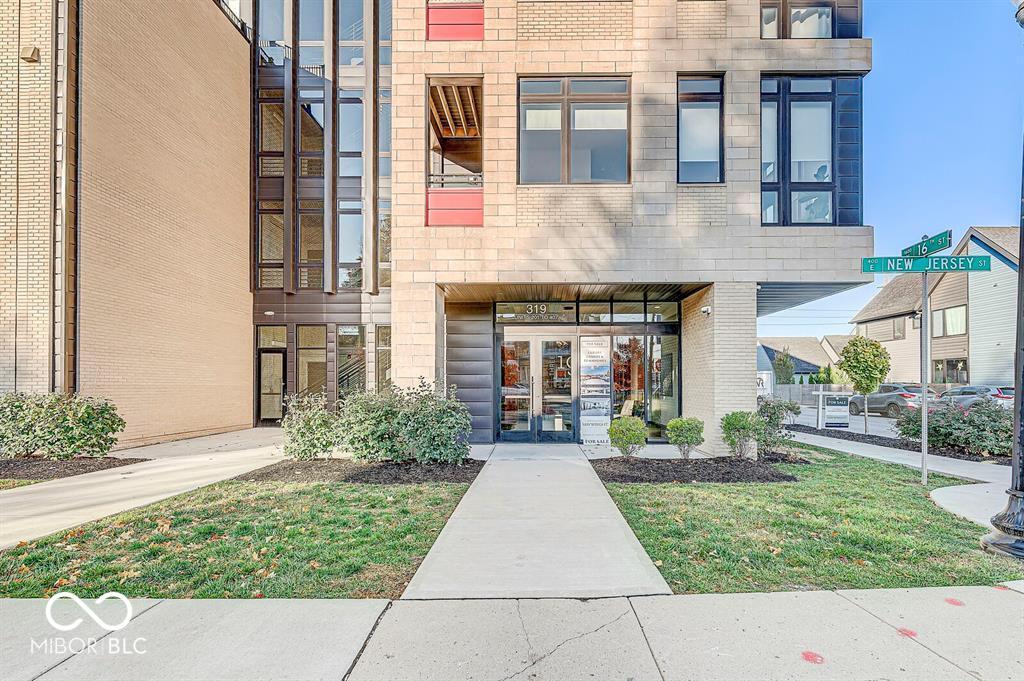 319 E 16th Street E Unit: 201