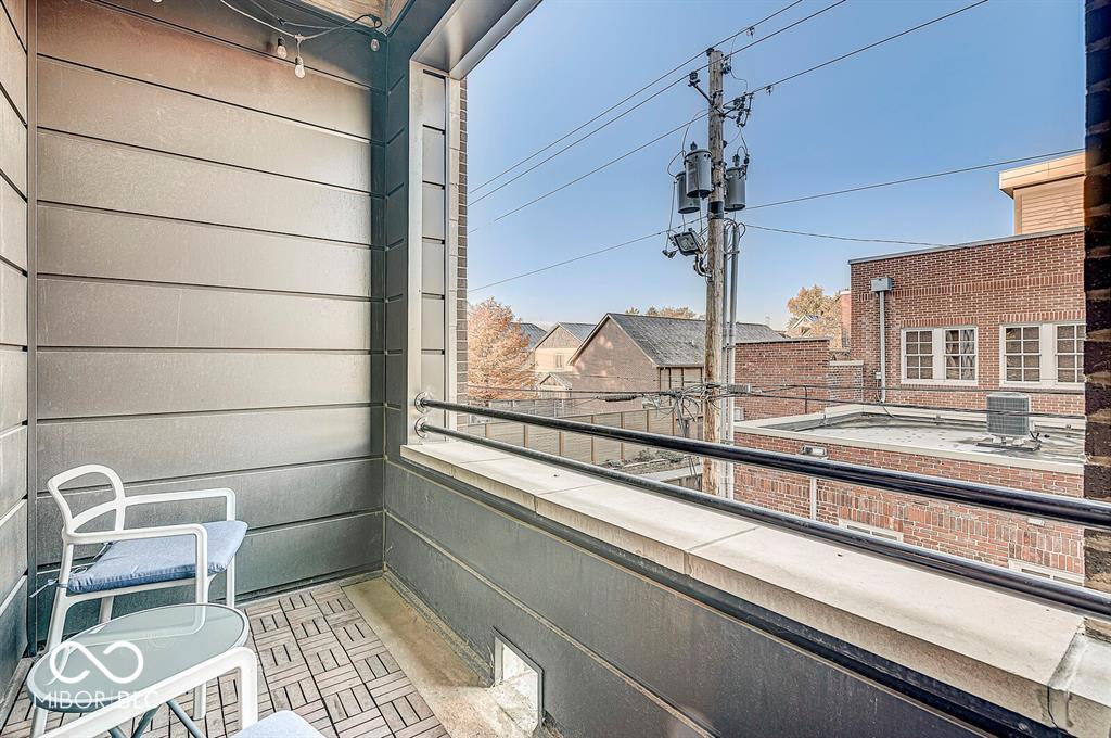 319 E 16th Street E Unit: 201