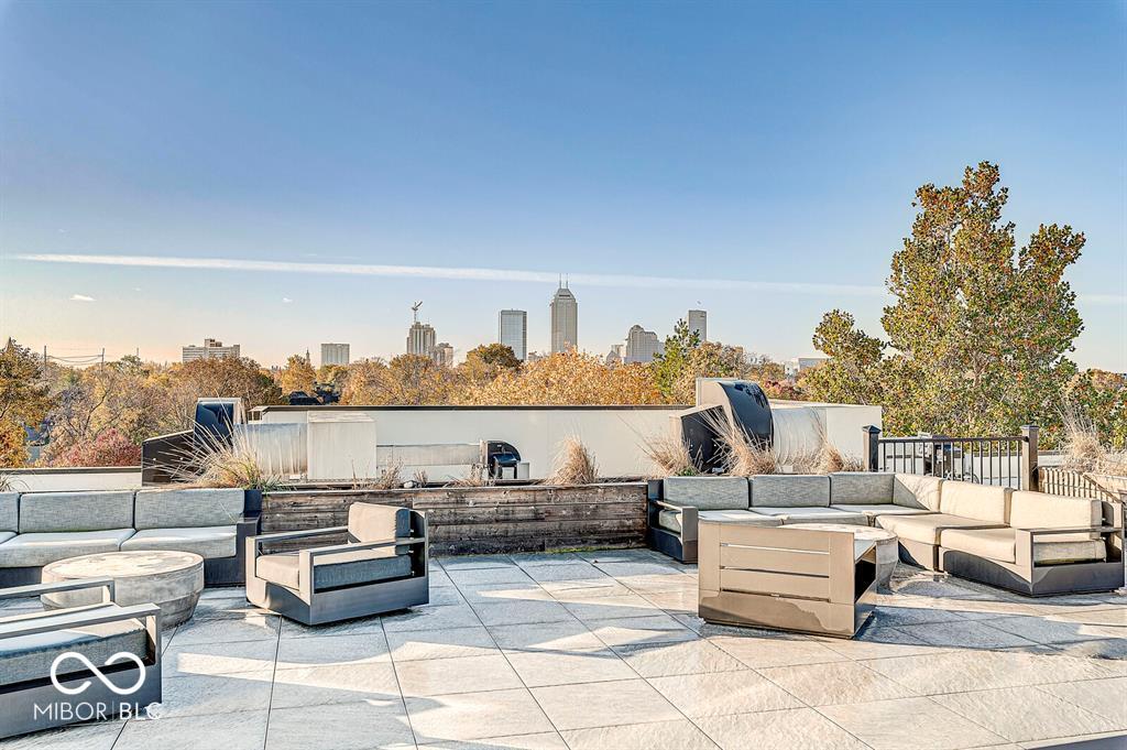 319 E 16th Street E Unit: 201