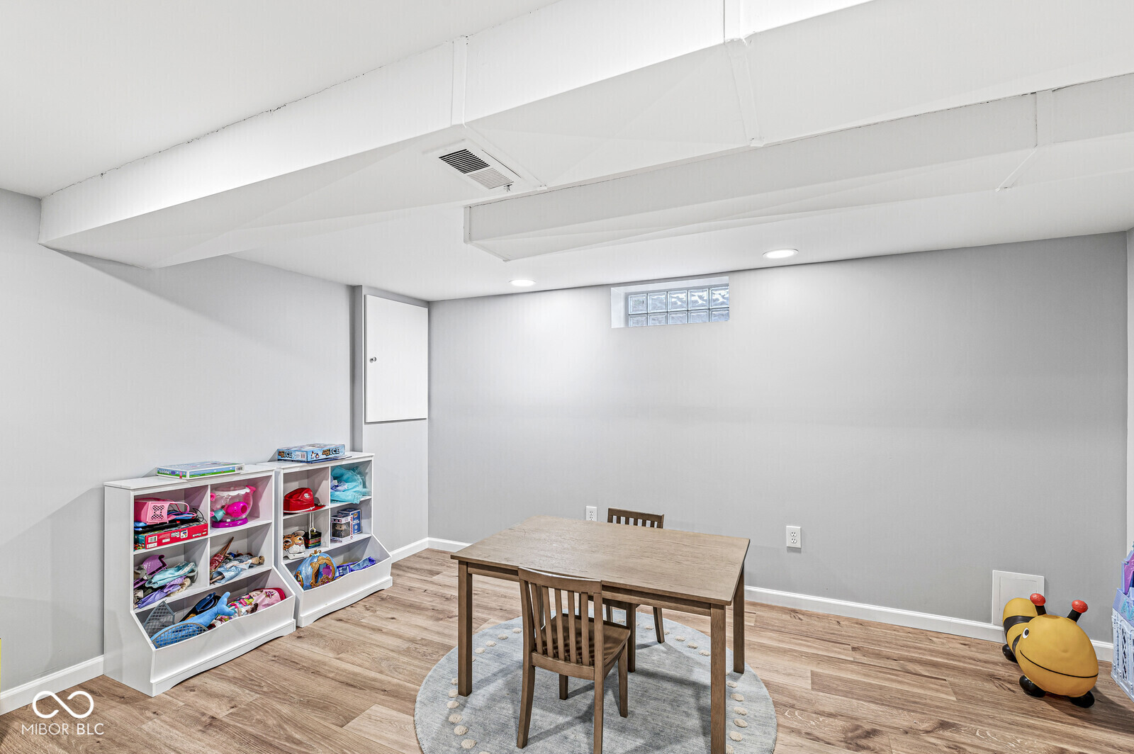 8639 Lancaster Road