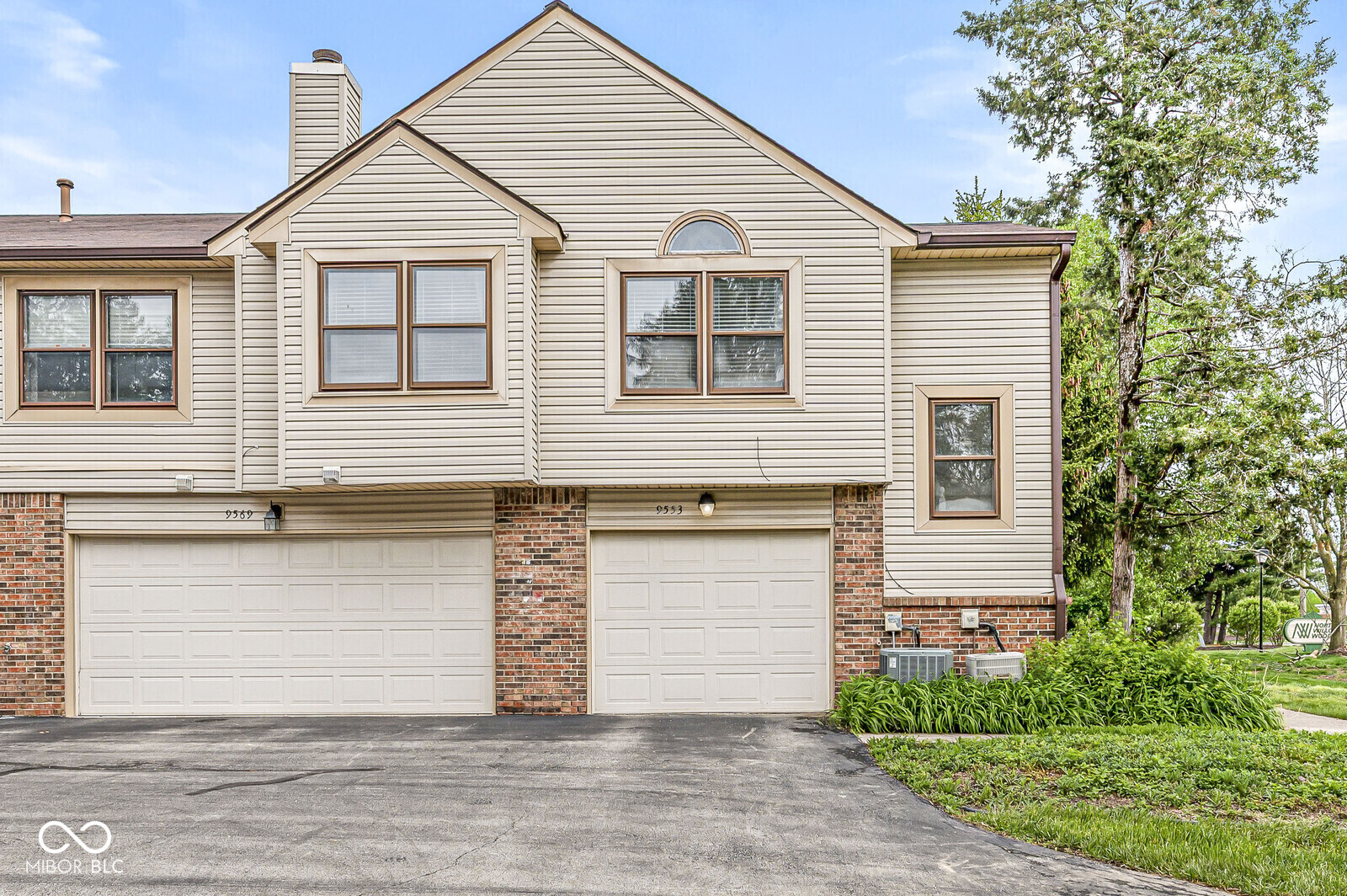 9553 Maple Way