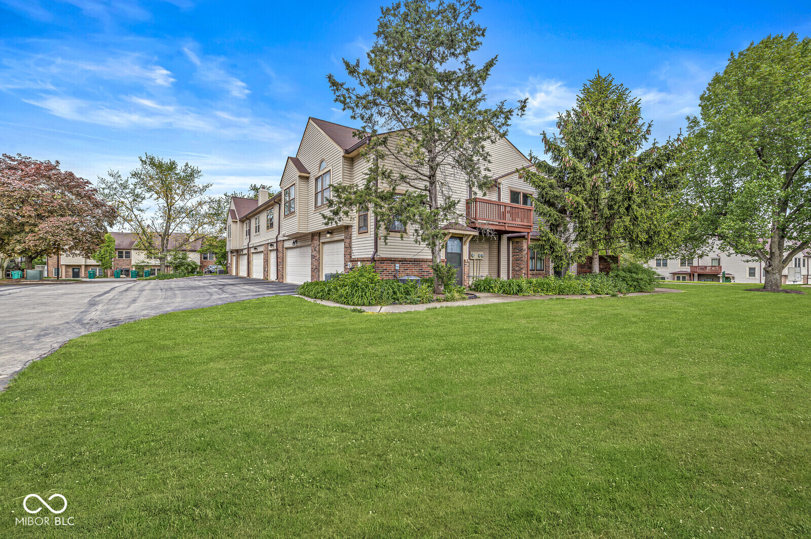 9553 Maple Way