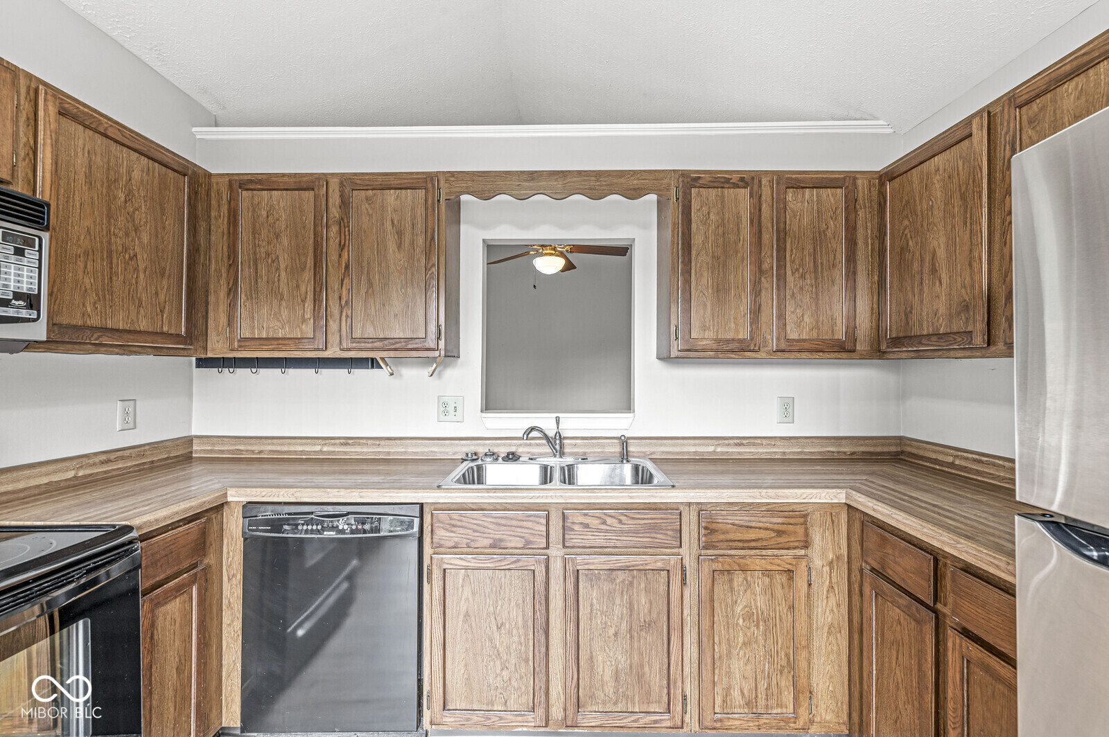 9553 Maple Way