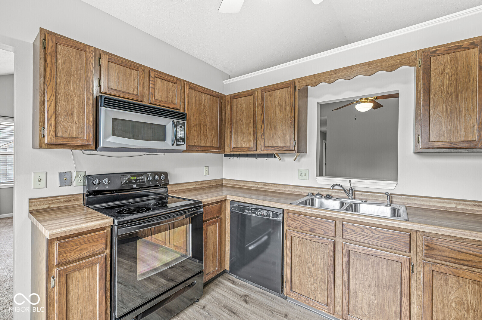 9553 Maple Way