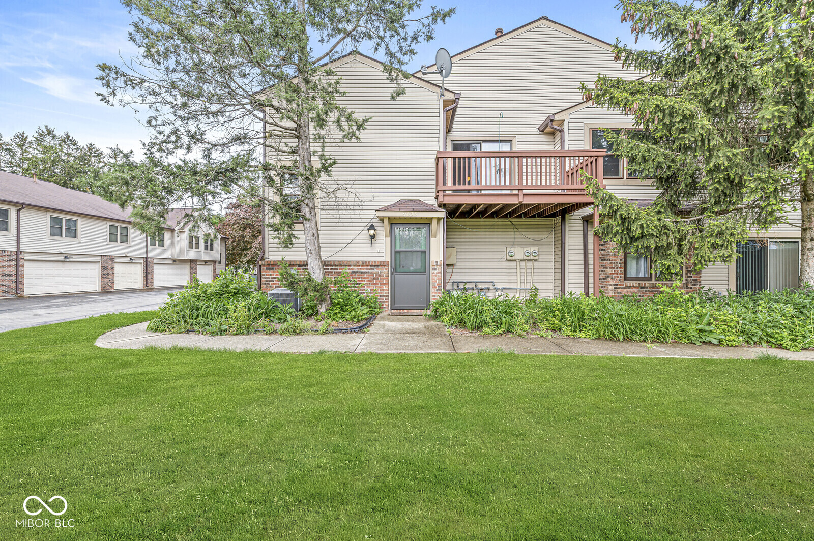 9553 Maple Way