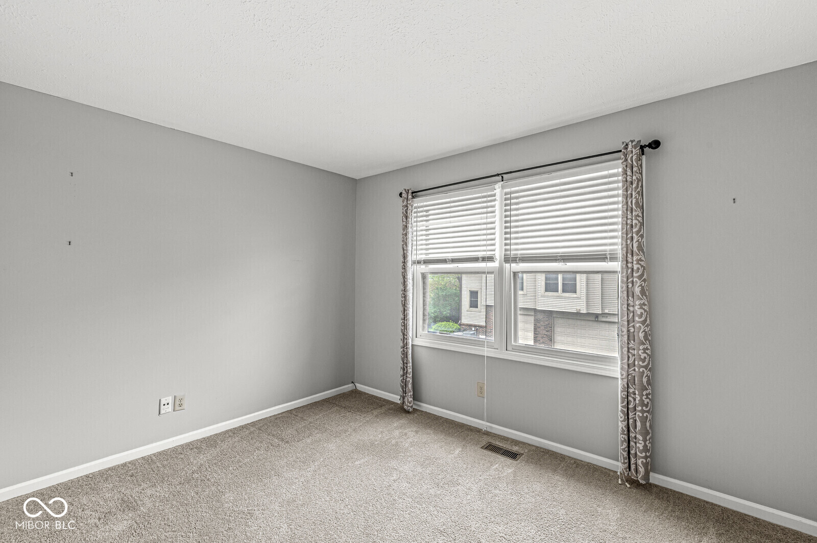 9553 Maple Way