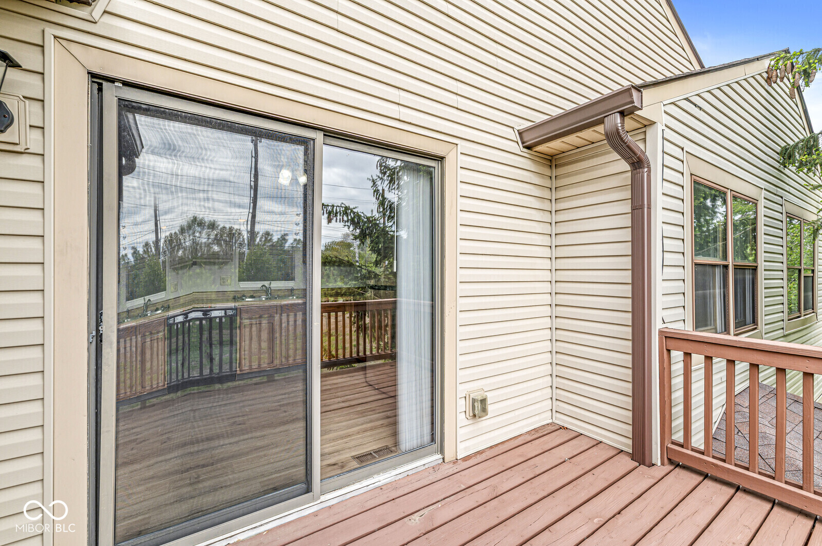 9553 Maple Way