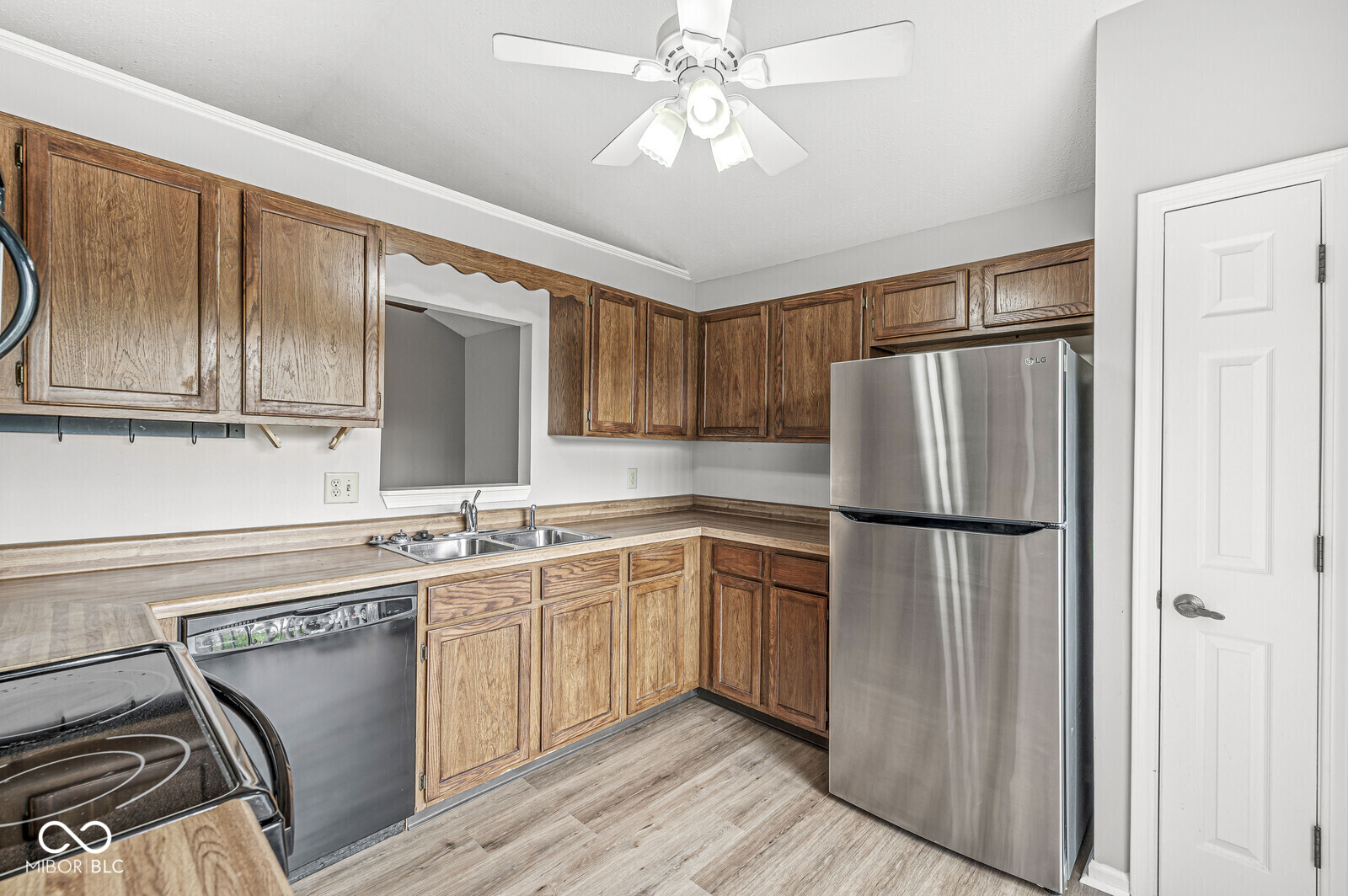 9553 Maple Way