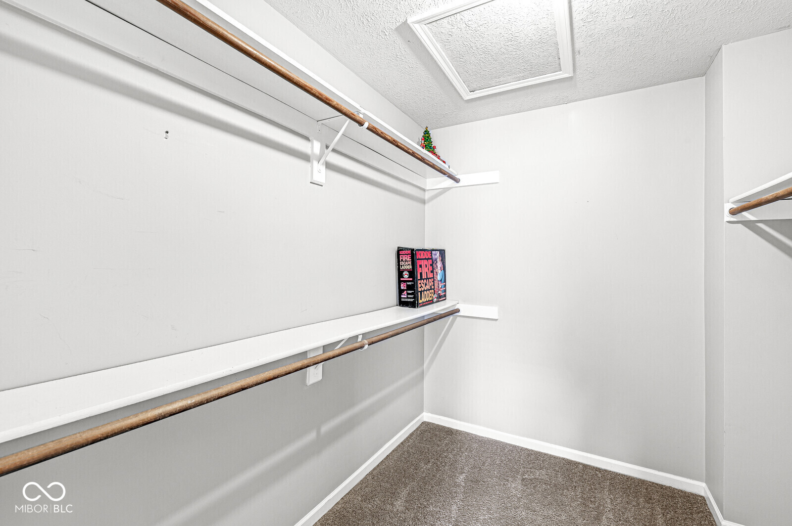9553 Maple Way