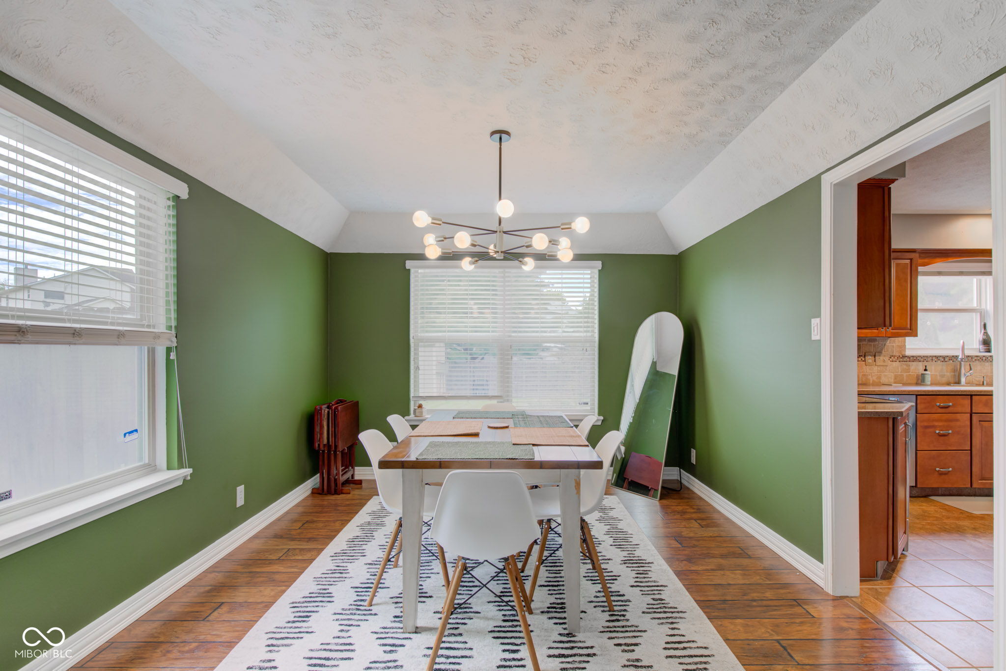 18915 Fairfield Boulevard