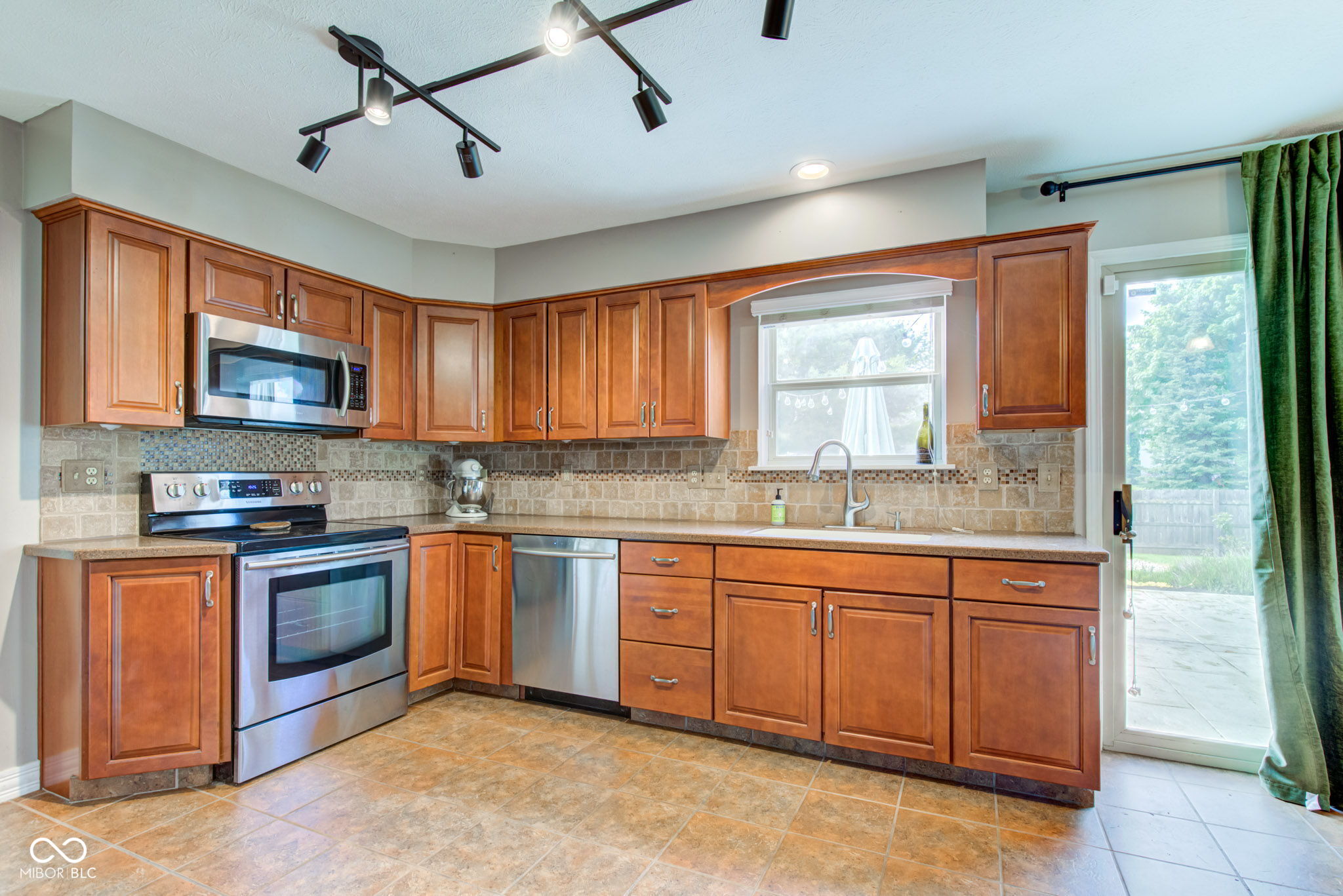 18915 Fairfield Boulevard