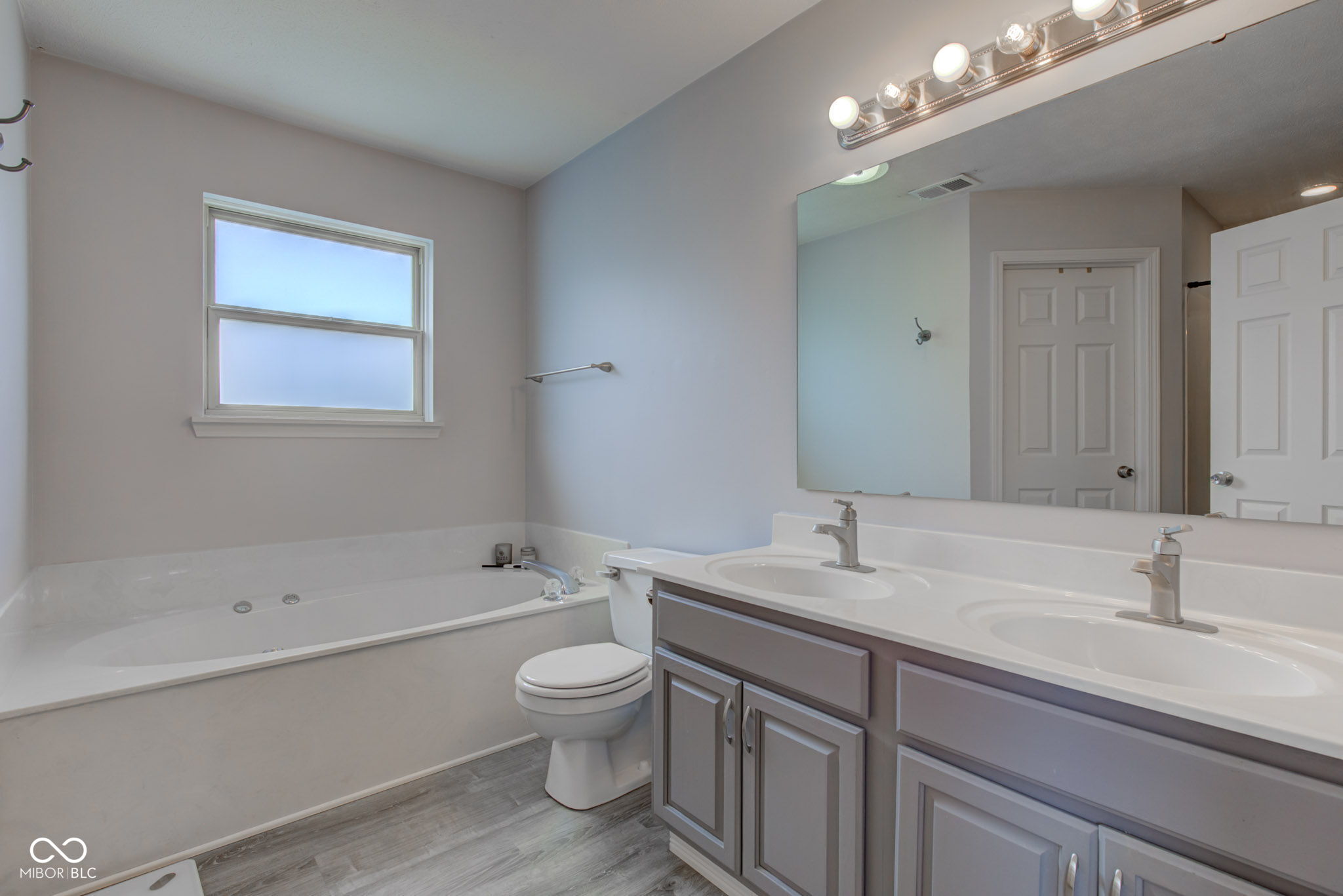 18915 Fairfield Boulevard