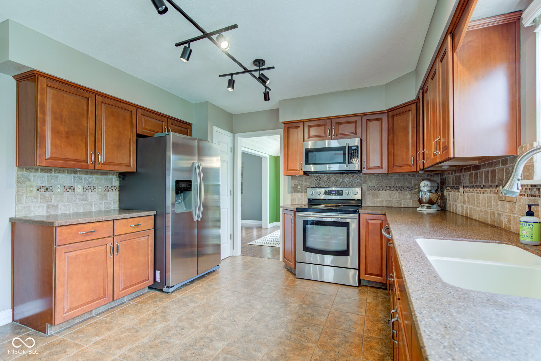 18915 Fairfield Boulevard