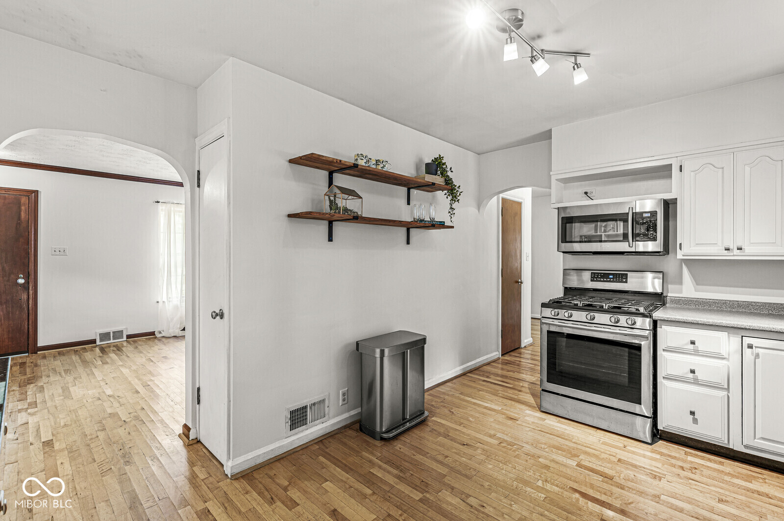 1155 Ivy Lane