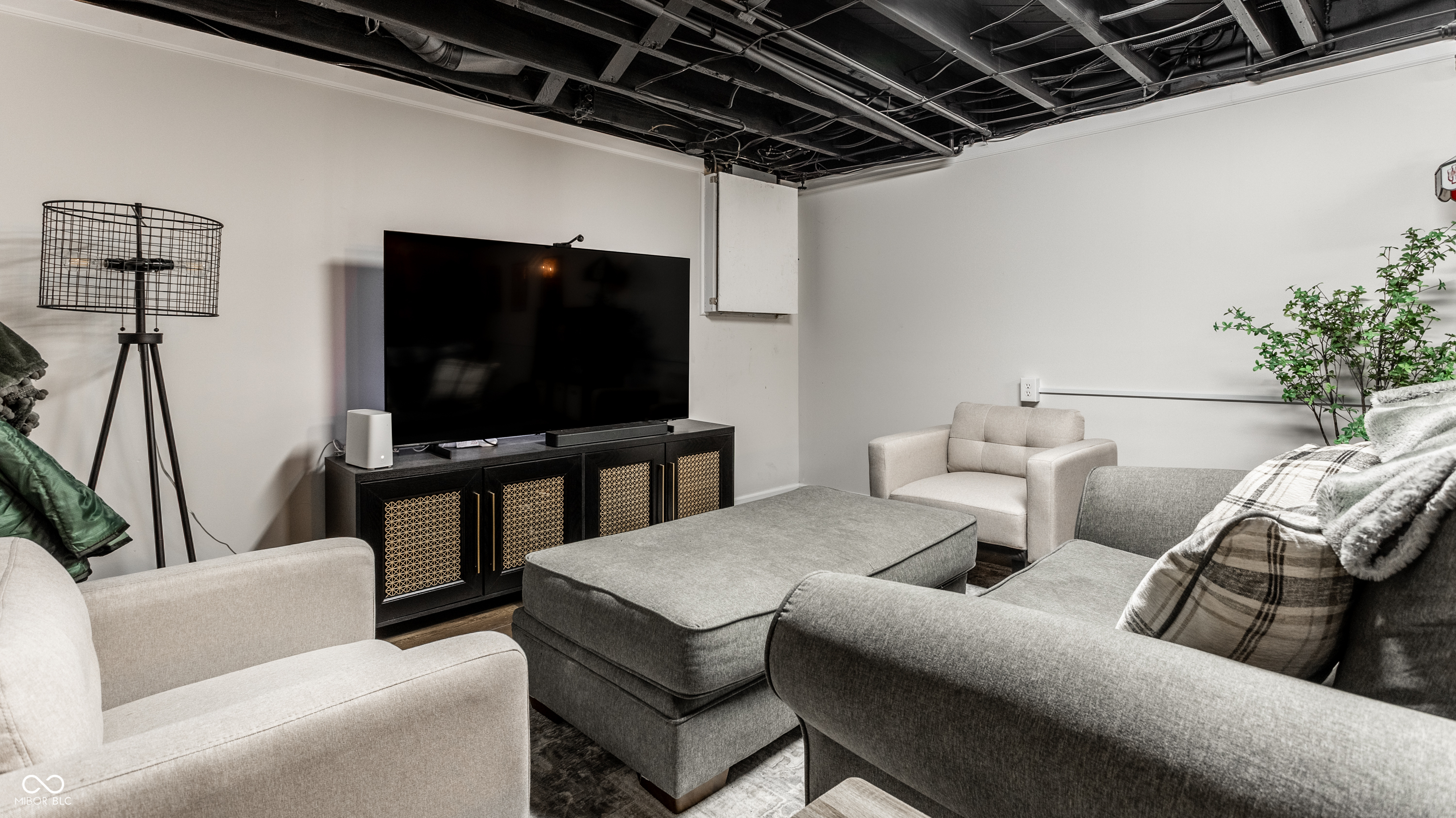 5704 Crestview Avenue