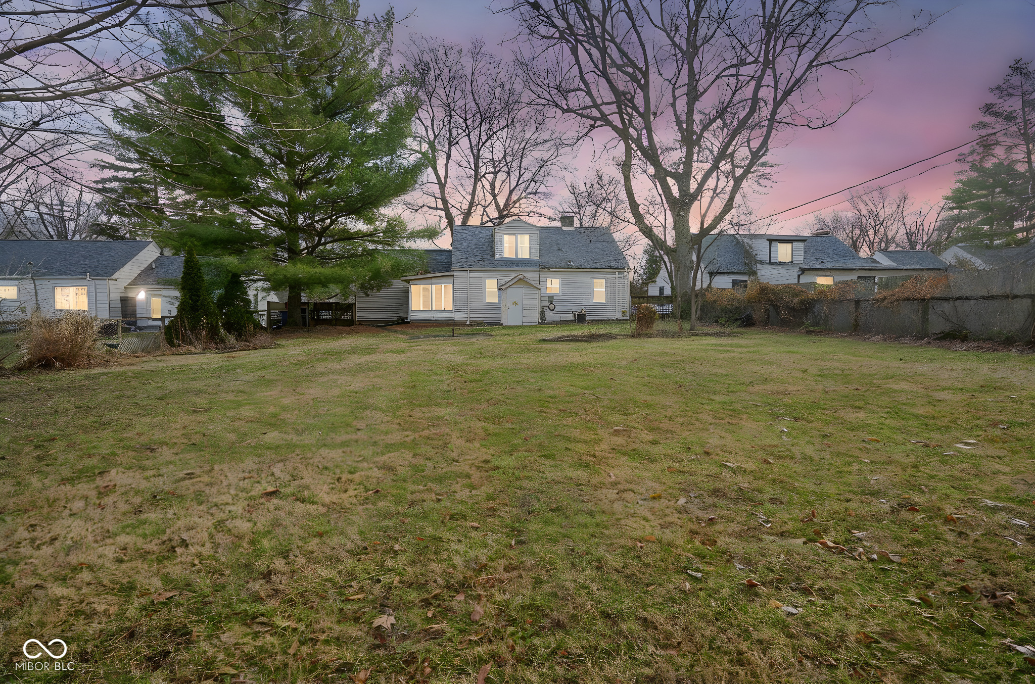 5826 N Oxford Street