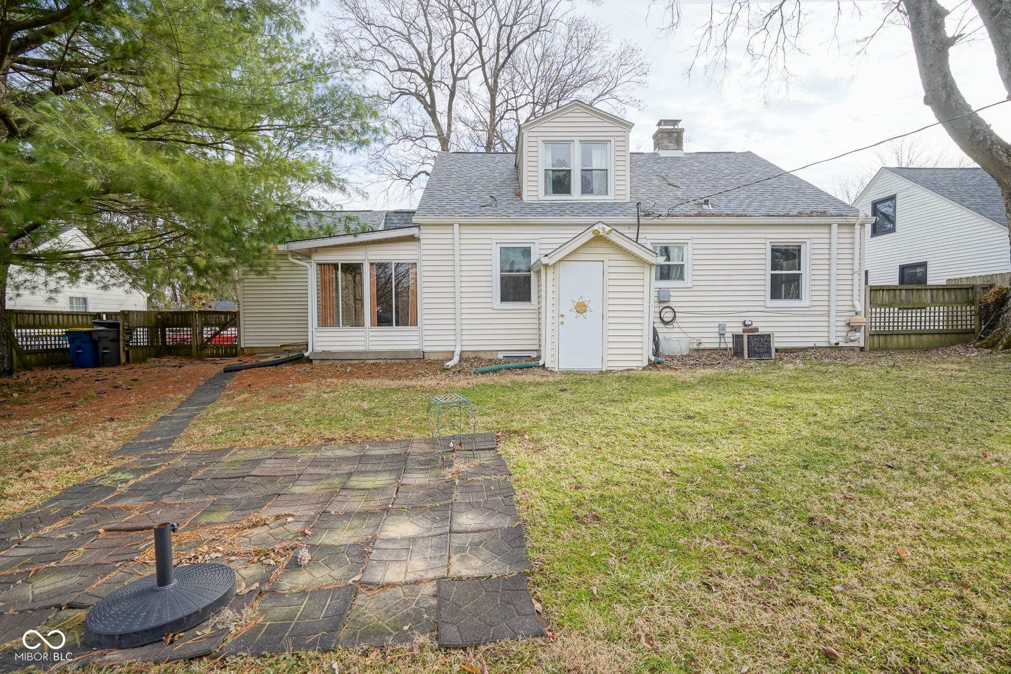 5826 N Oxford Street