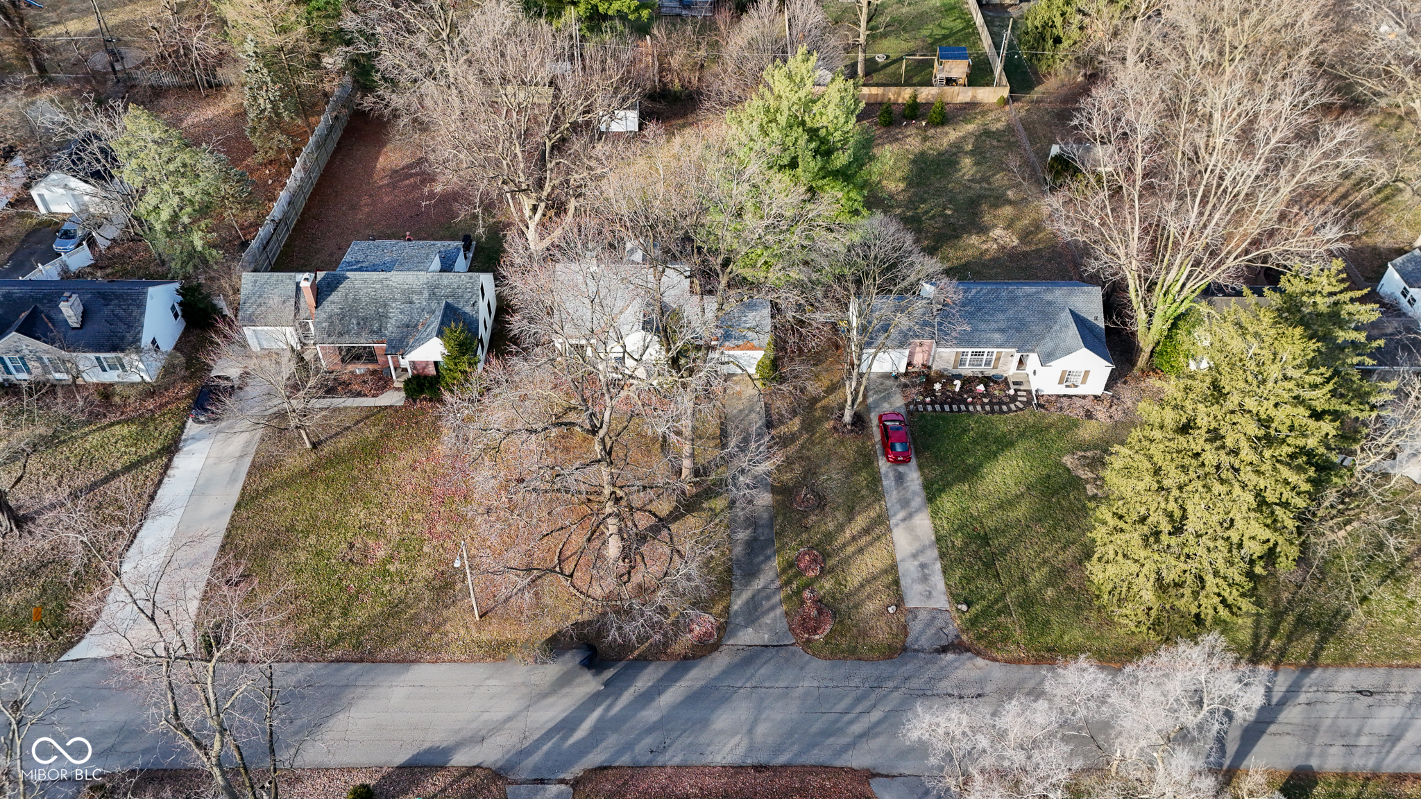 5826 N Oxford Street