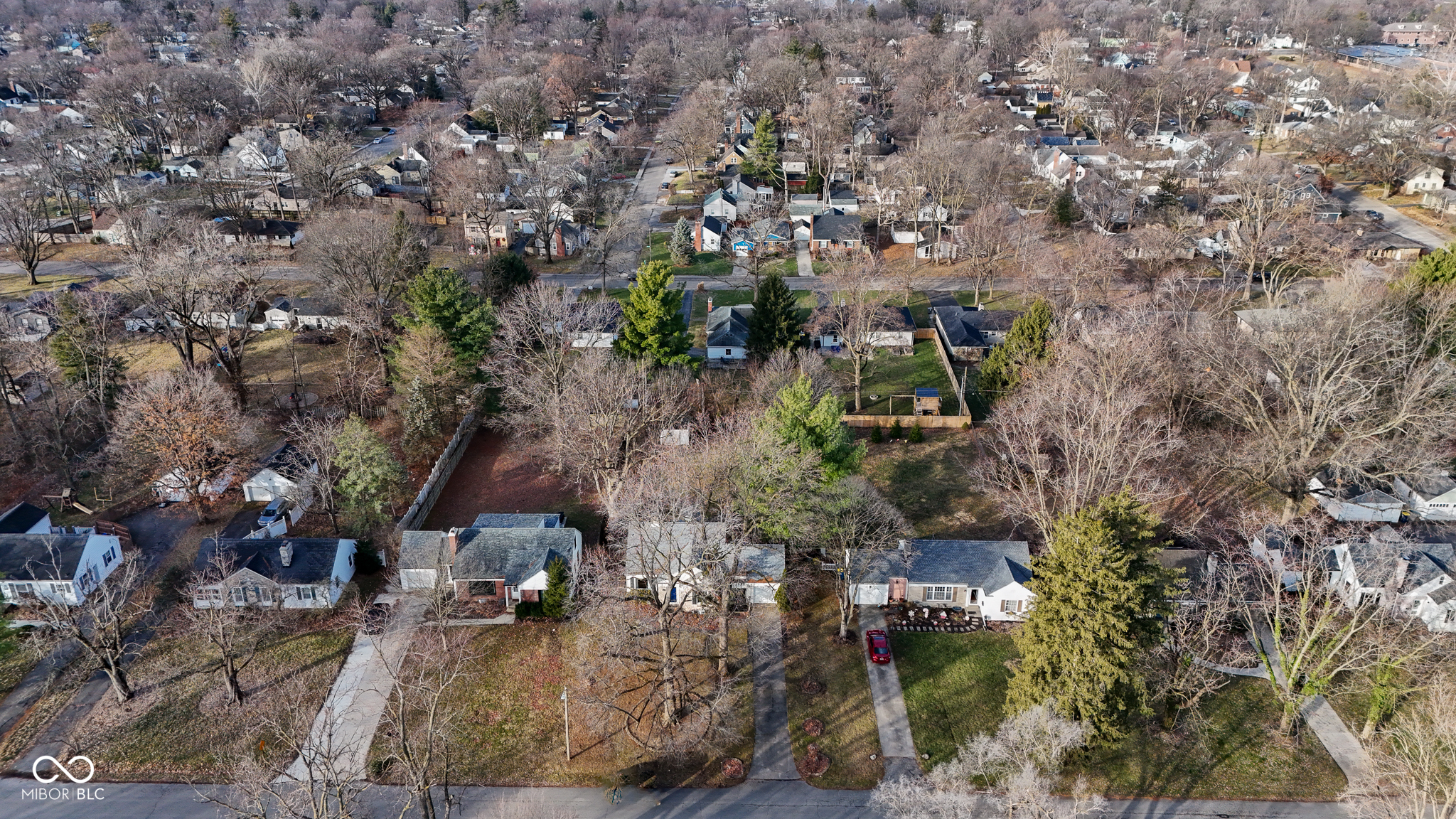 5826 N Oxford Street