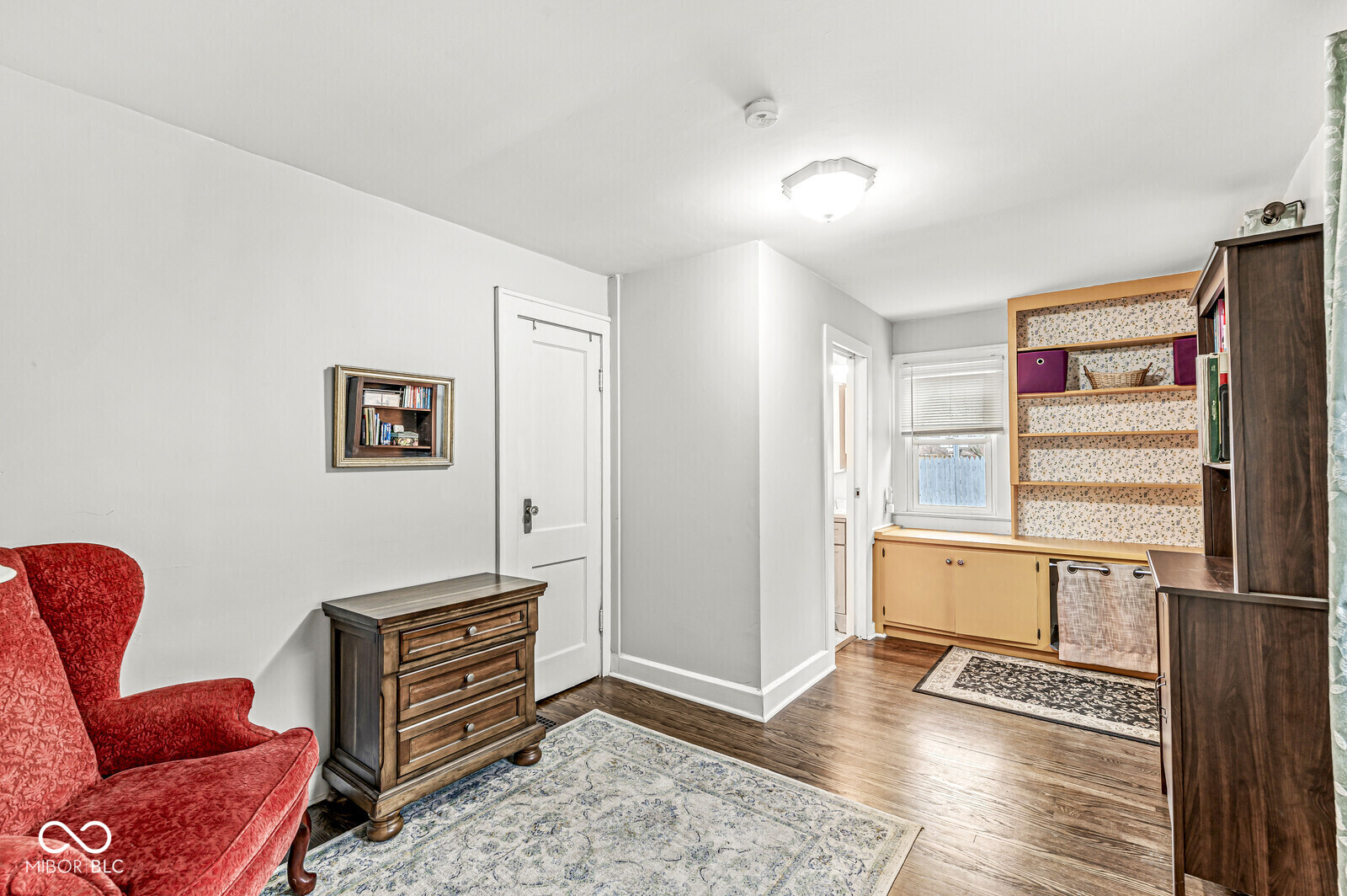 950 N Hawthorne Lane