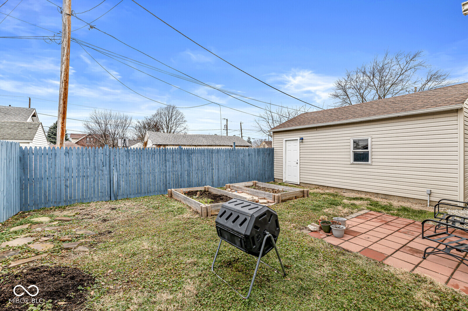 950 N Hawthorne Lane