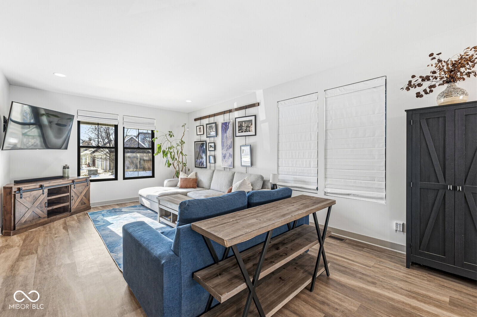 1214 E New York Street