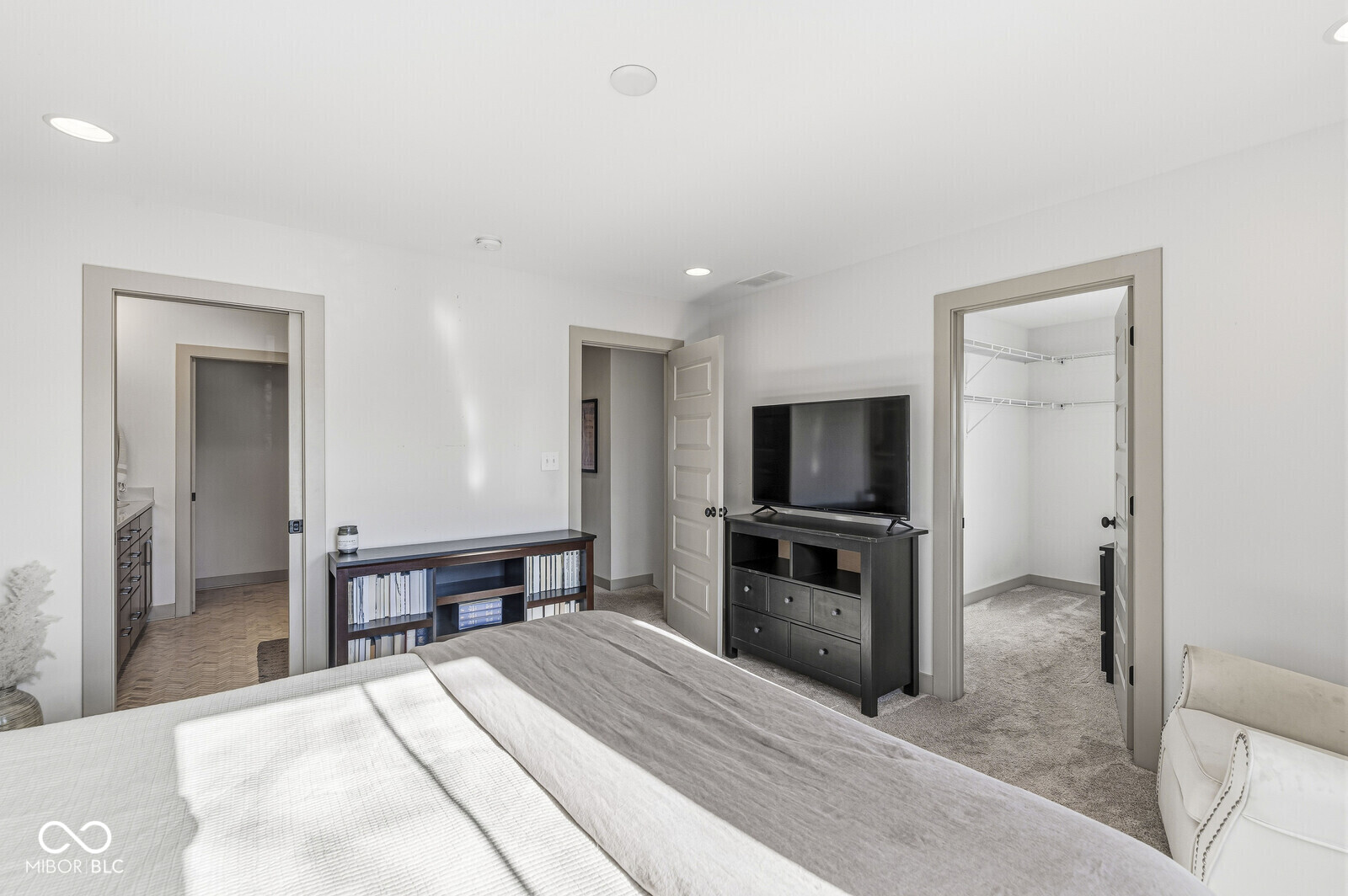 1214 E New York Street