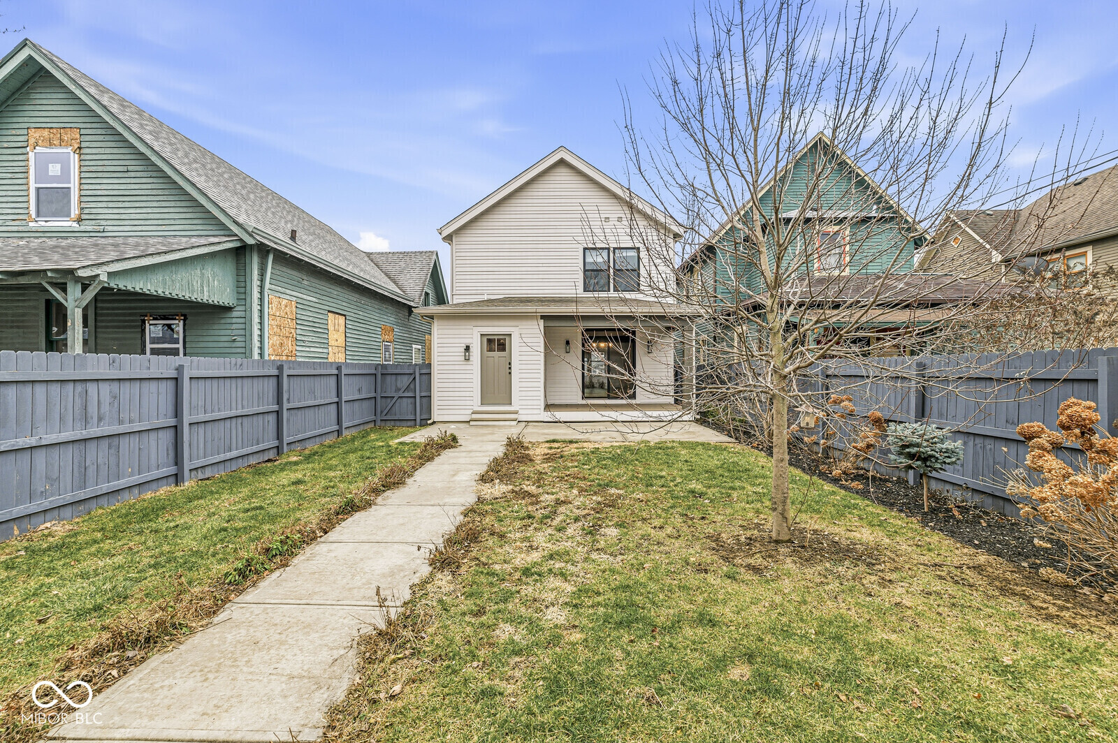 1214 E New York Street