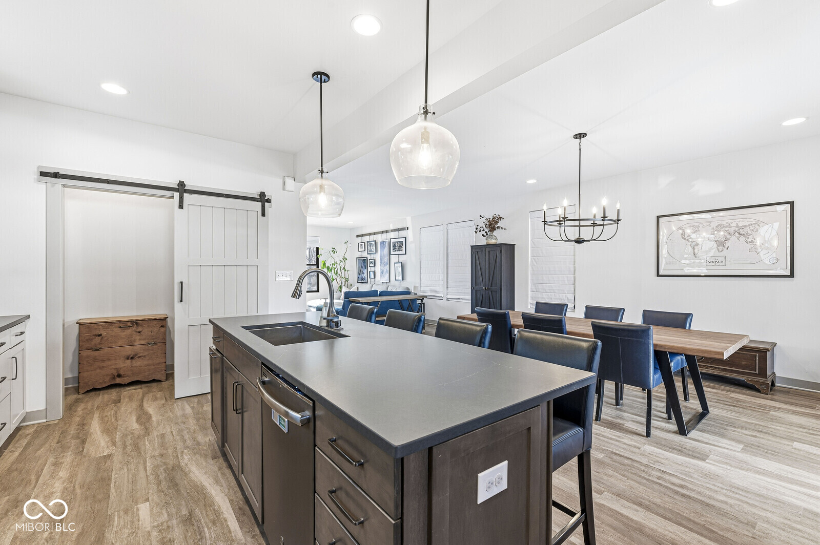 1214 E New York Street