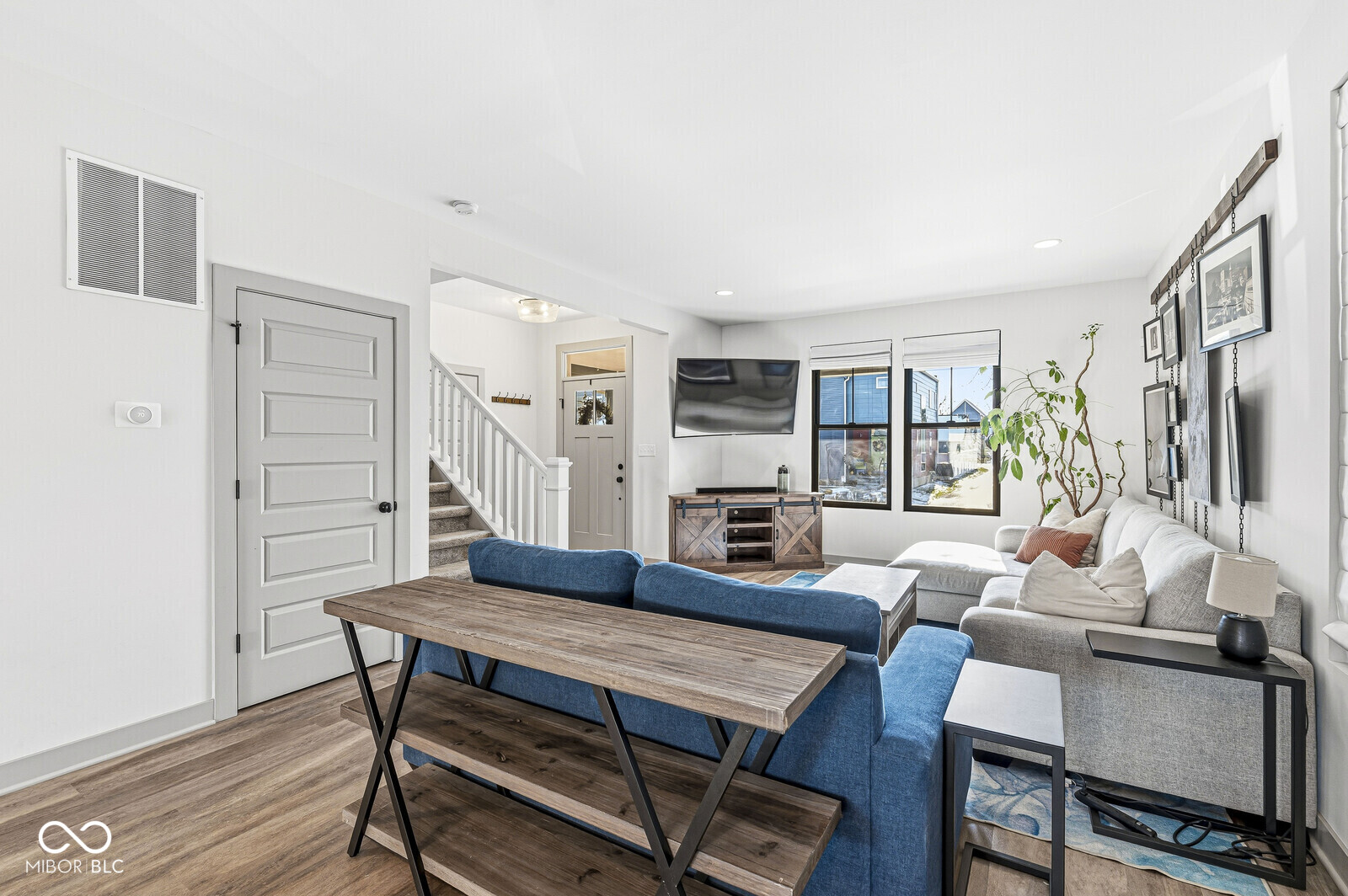 1214 E New York Street