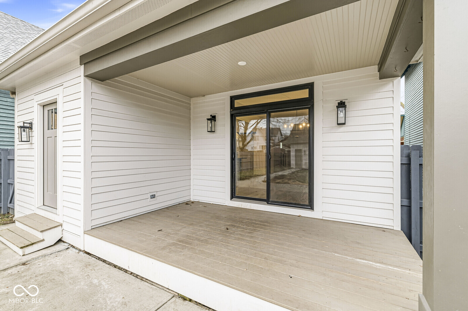 1214 E New York Street