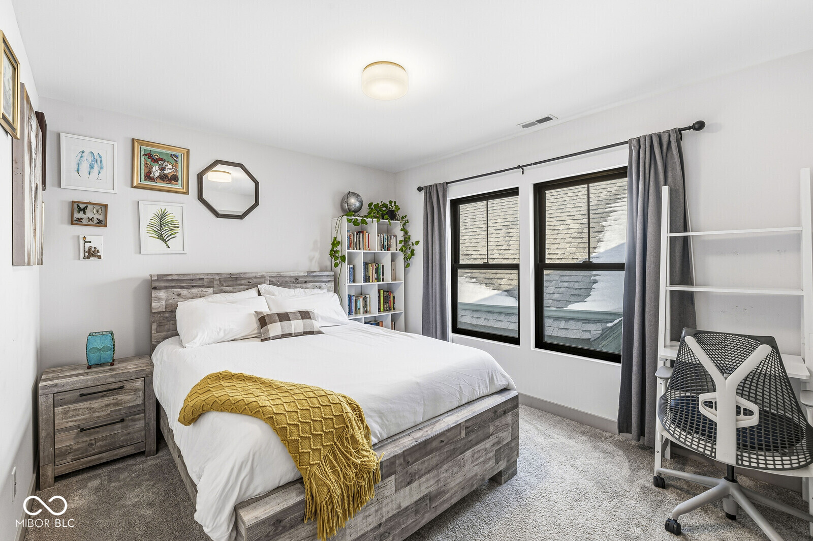 1214 E New York Street