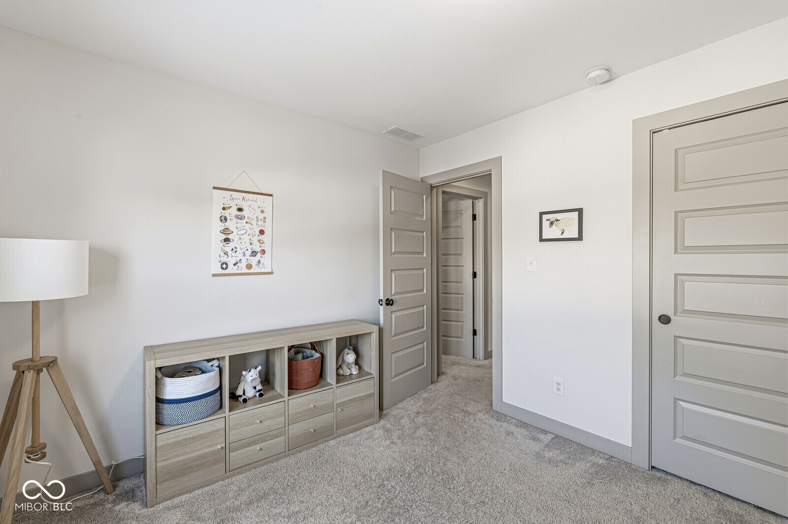 1214 E New York Street