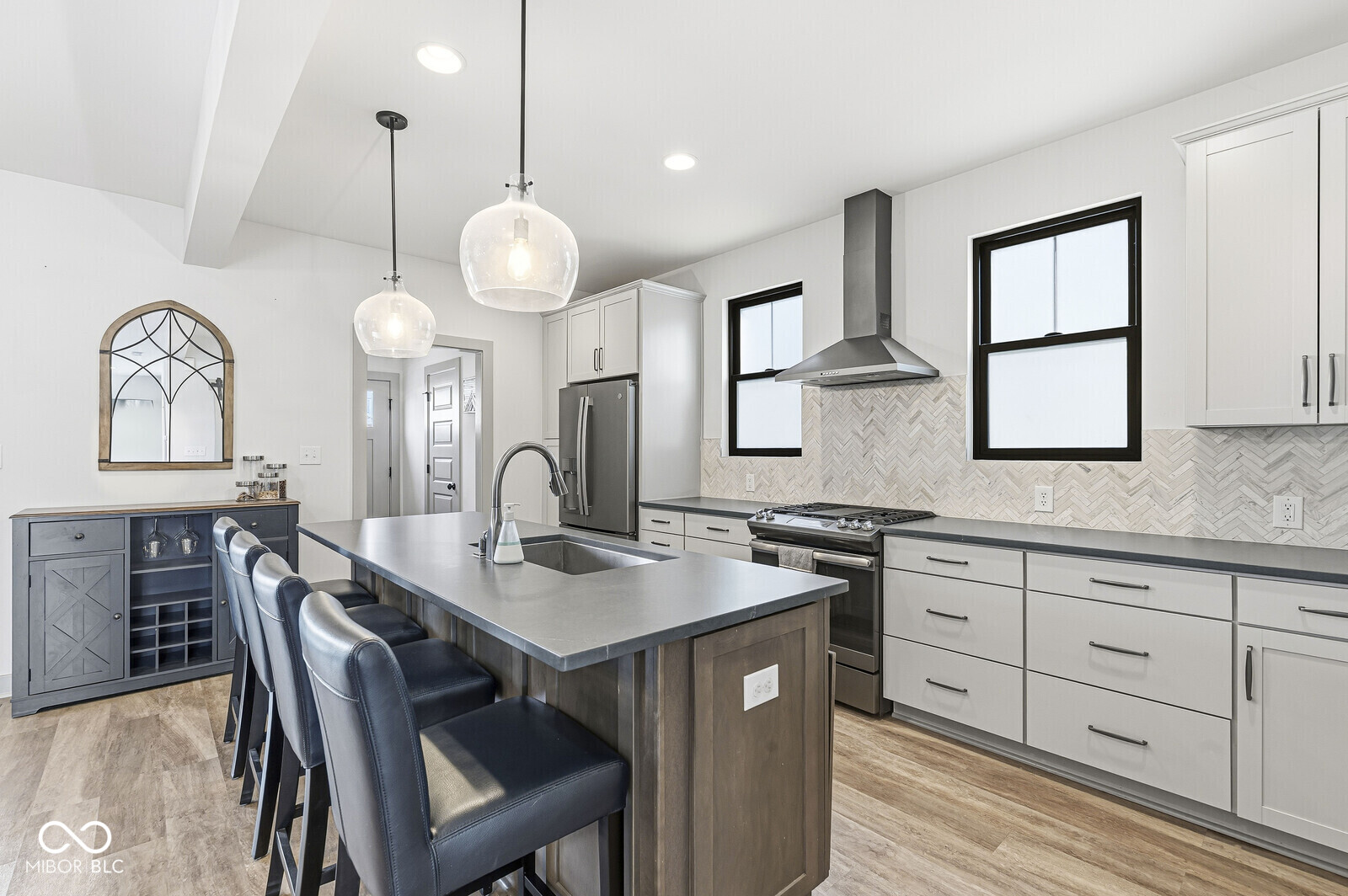 1214 E New York Street