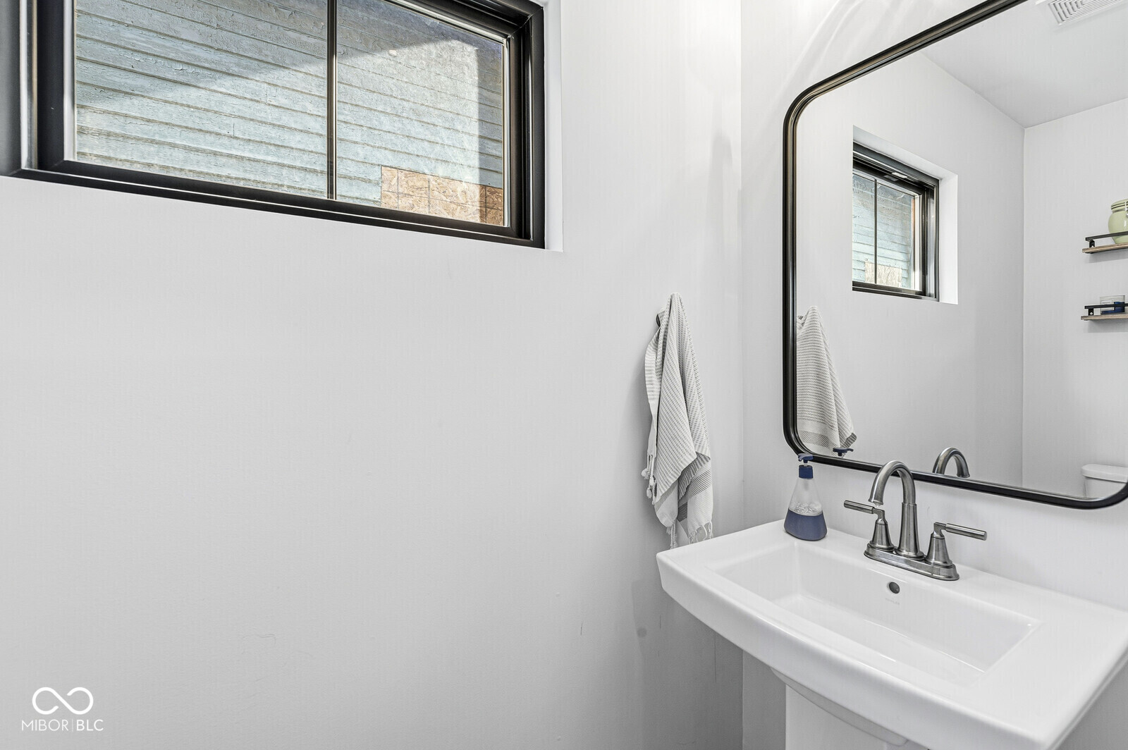 1214 E New York Street