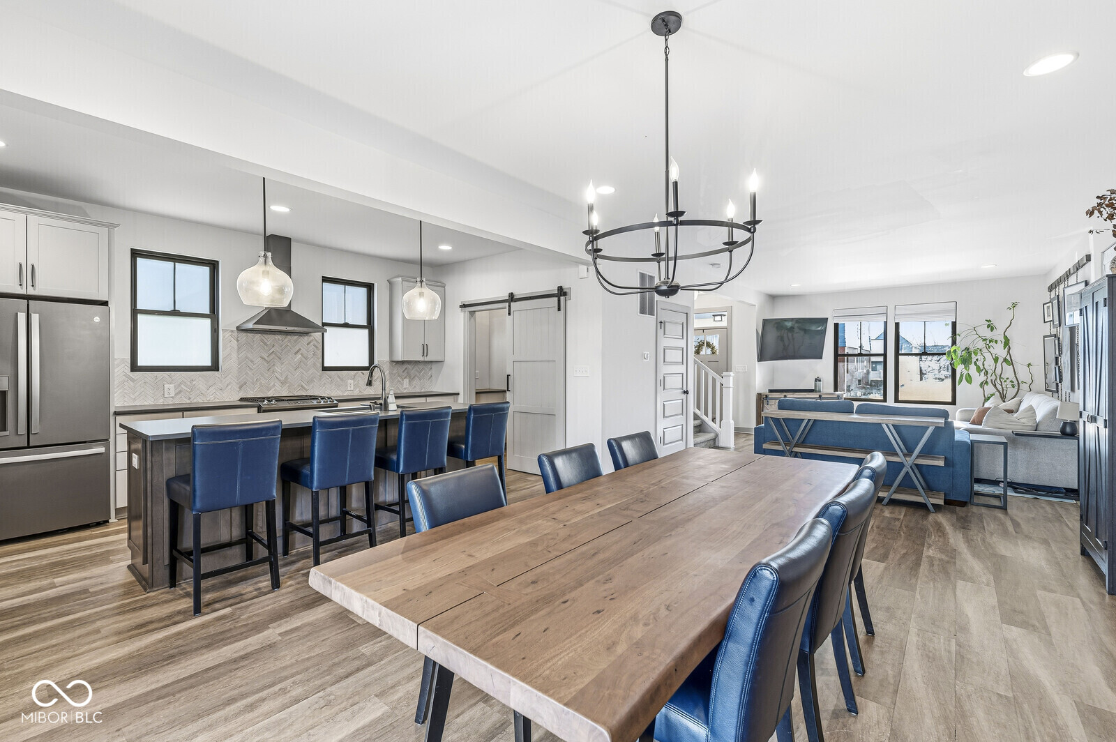 1214 E New York Street