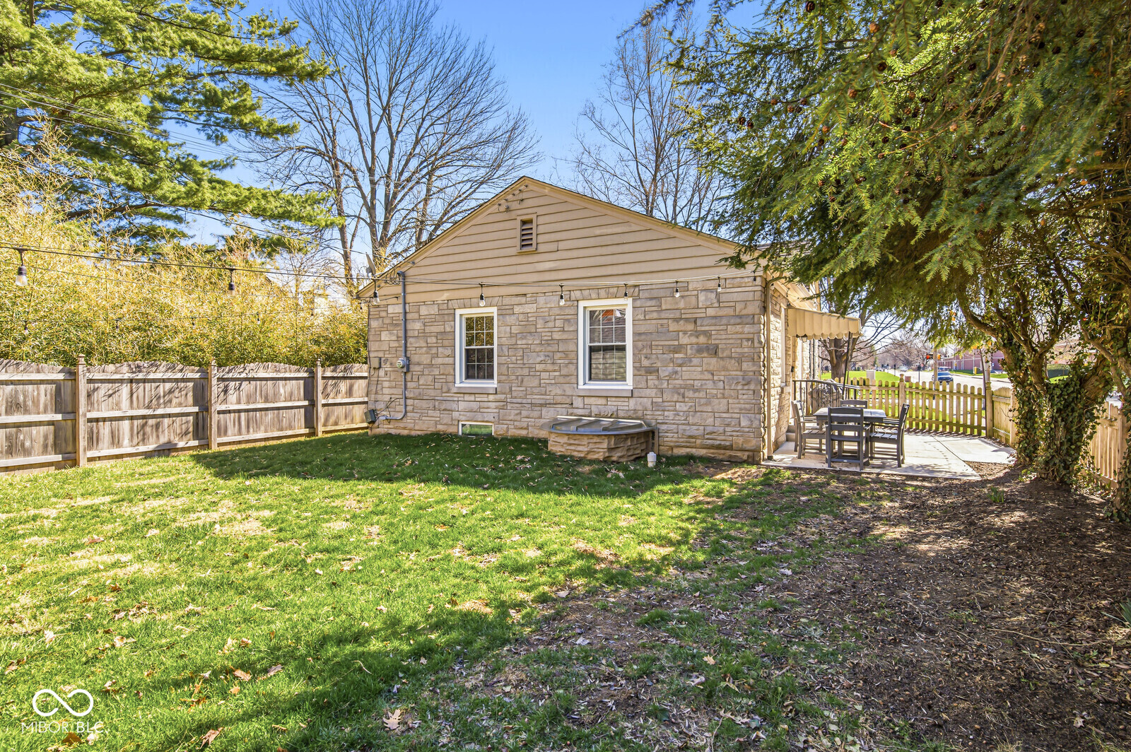 1902 Kessler Boulevard East Drive